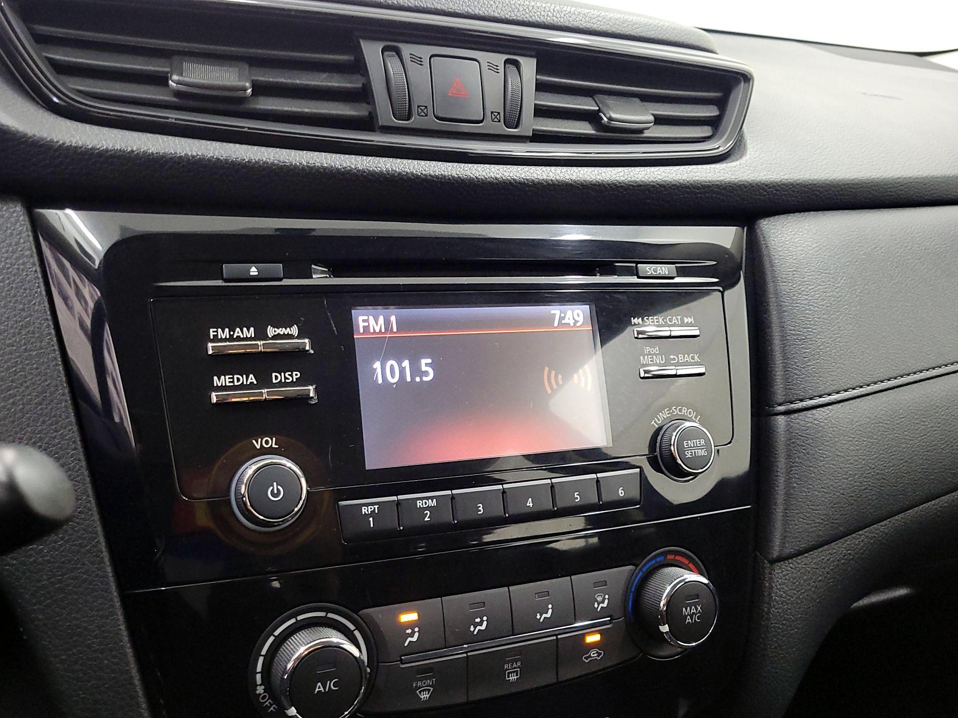 Thumbnail: 2017 Nissan Rogue - 15