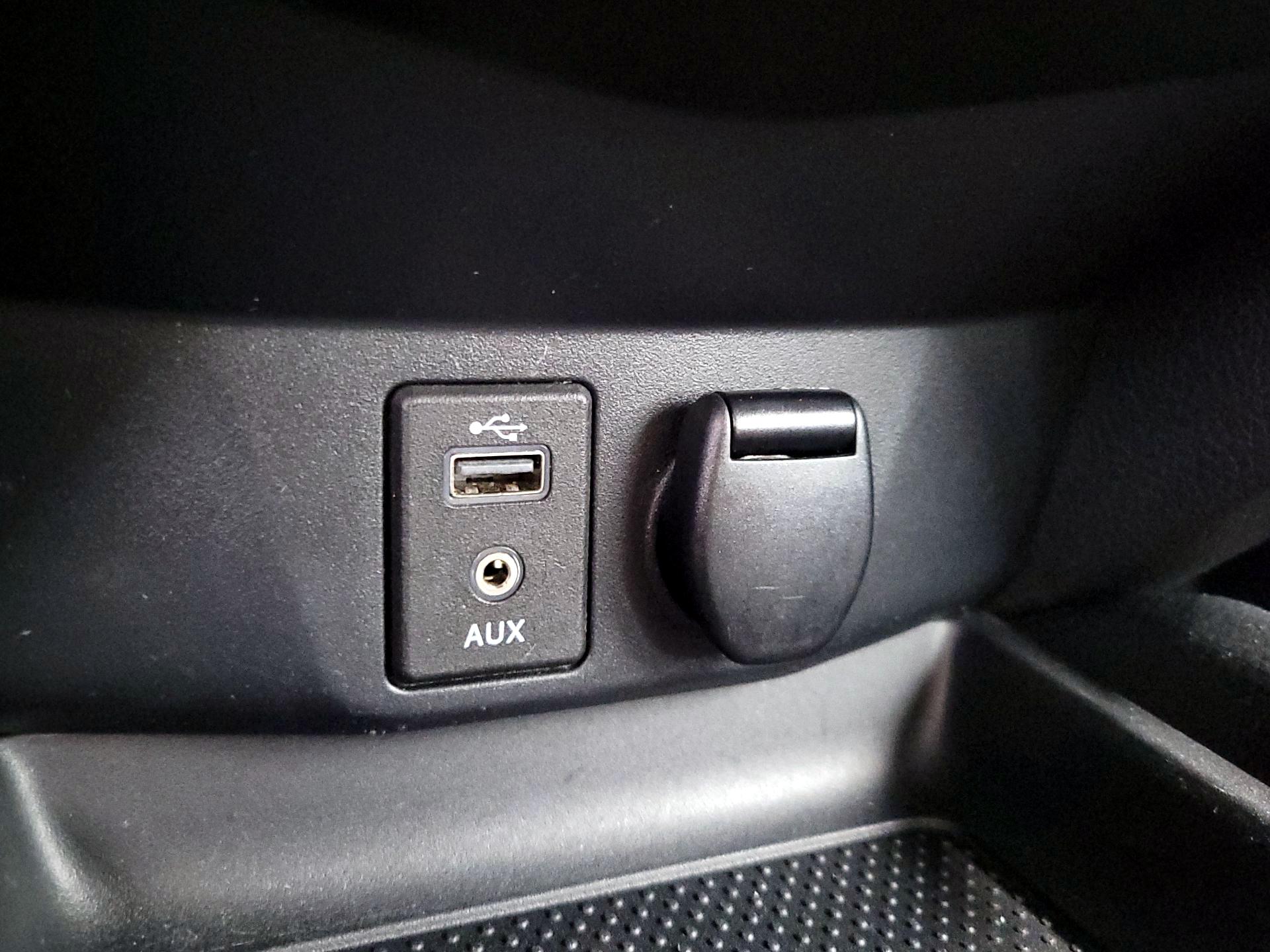 Thumbnail: 2017 Nissan Rogue - 18