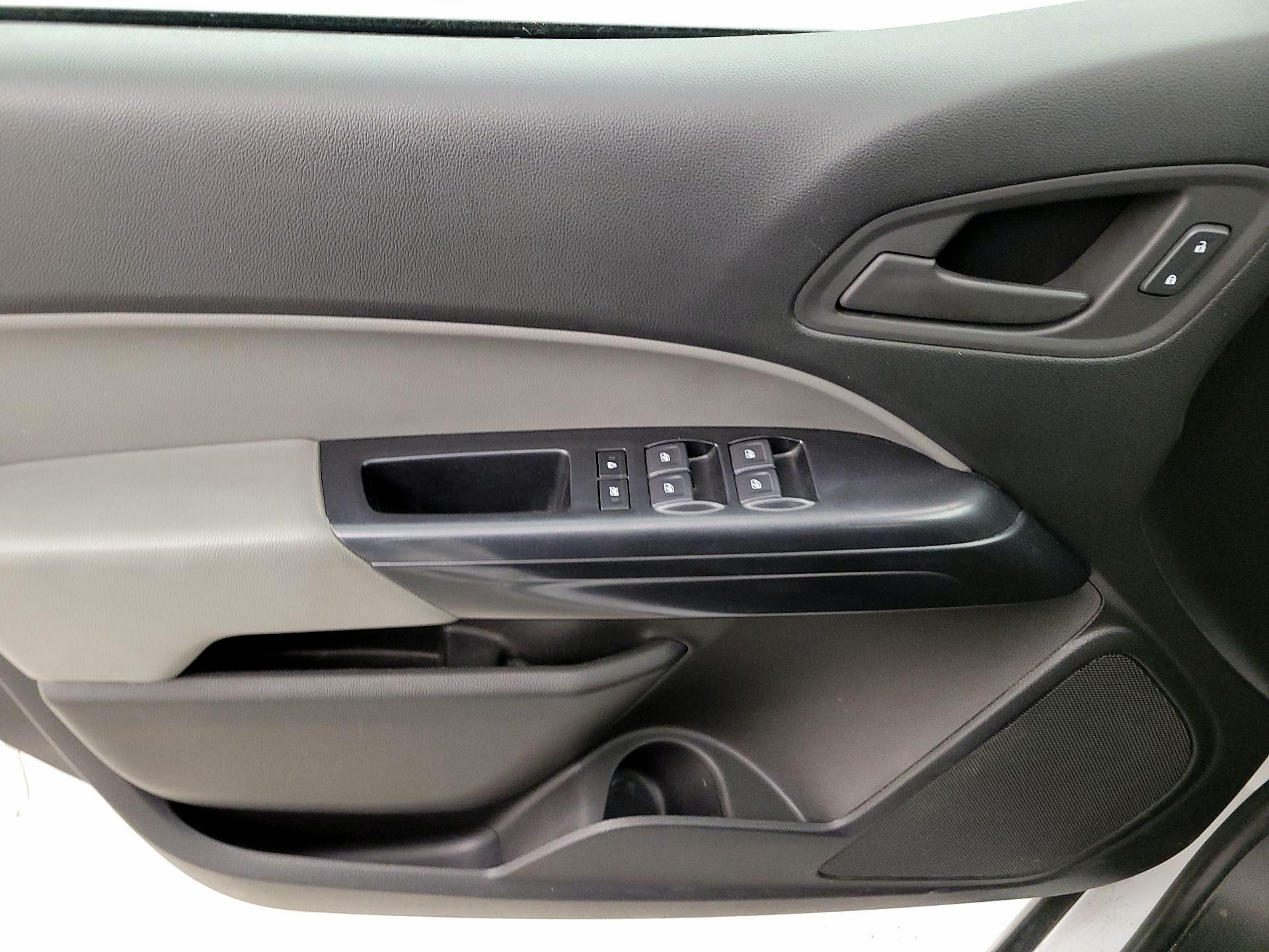 Thumbnail: 2022 Chevrolet Colorado - 10