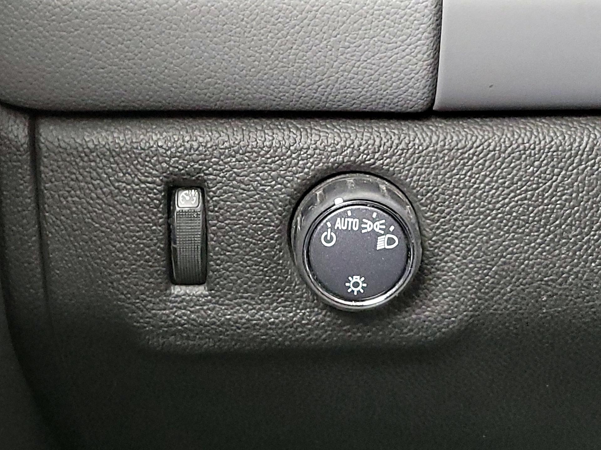 Thumbnail: 2022 Chevrolet Colorado - 11