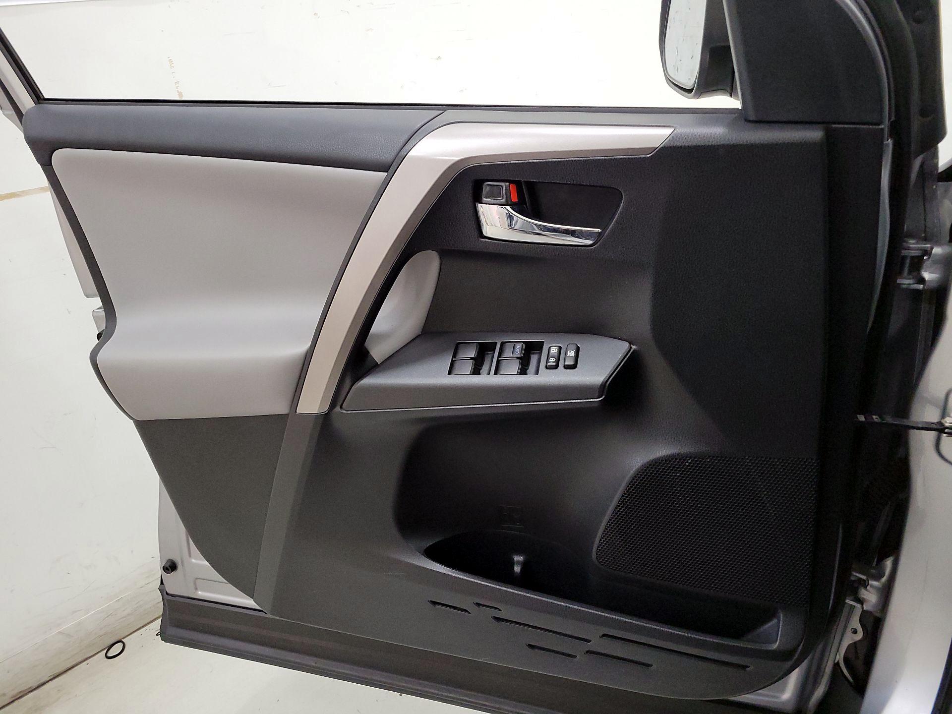 Thumbnail: 2018 Toyota RAV4 - 12