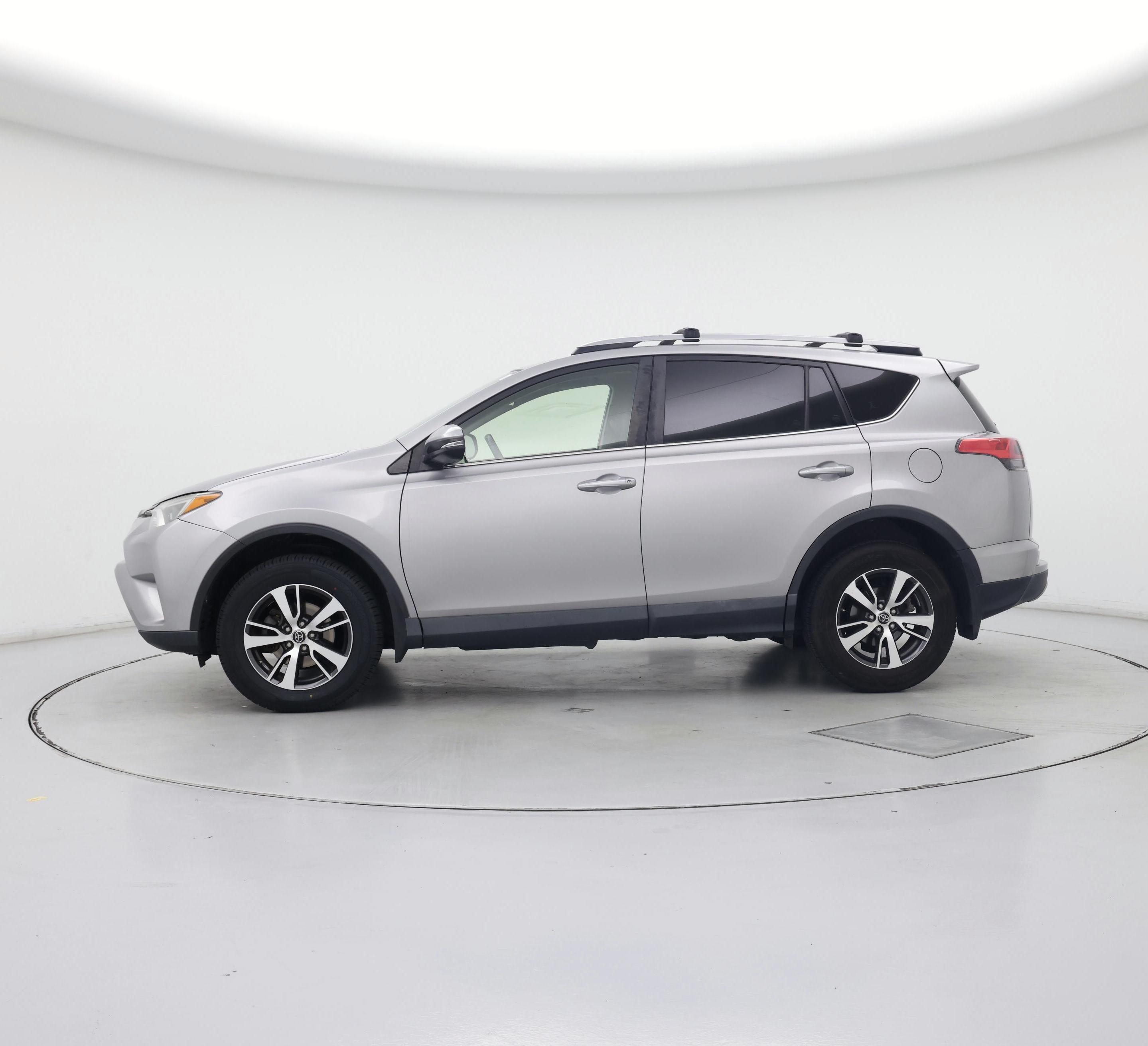Thumbnail: 2018 Toyota RAV4 - 3