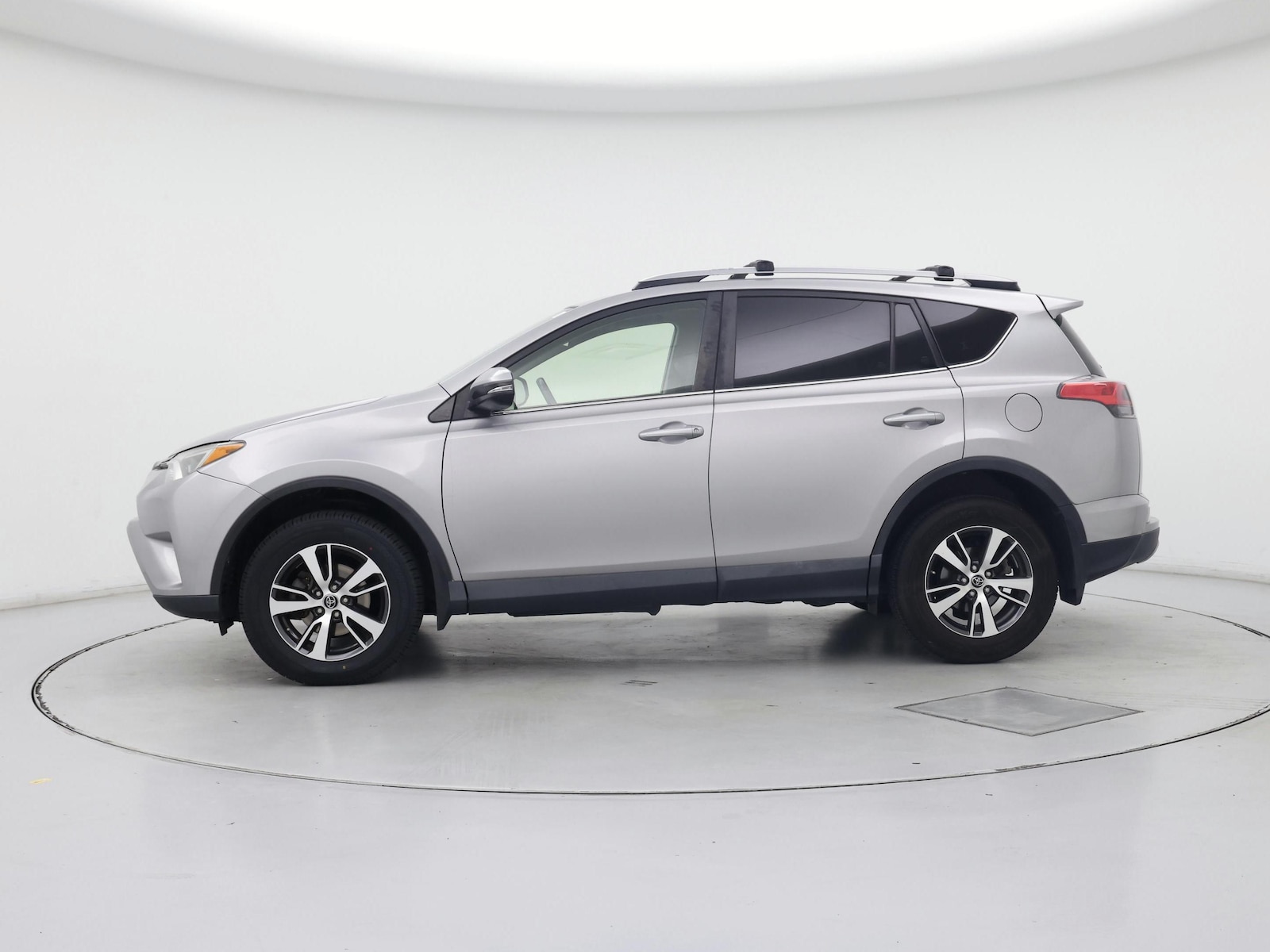 2018 Toyota RAV4 XLE - Photo 4