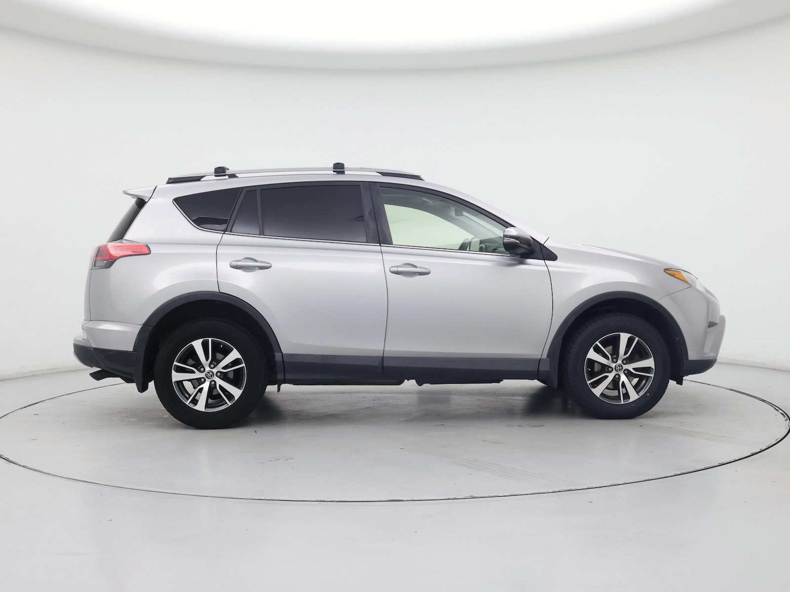 2018 Toyota RAV4 XLE - Photo 8