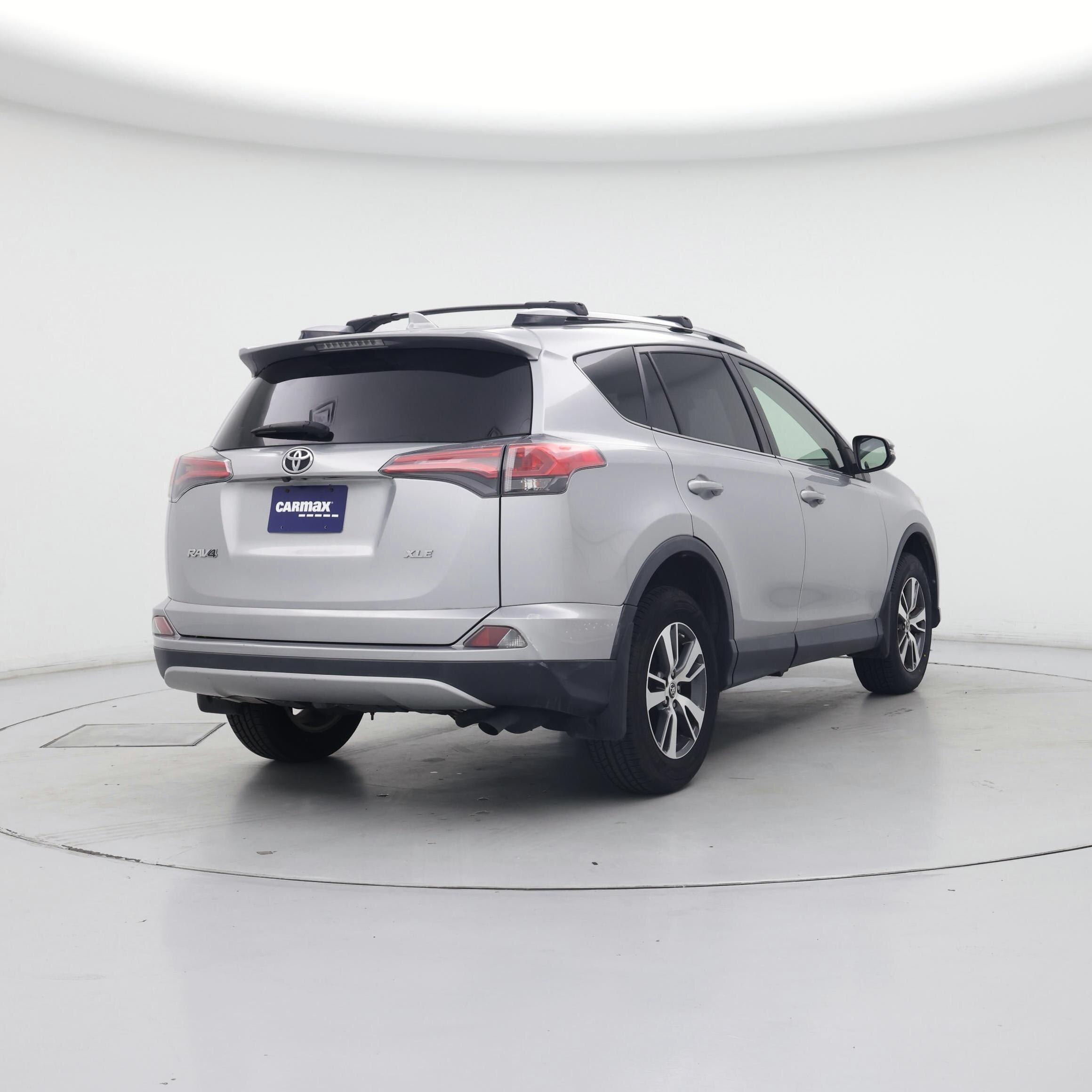 Thumbnail: 2018 Toyota RAV4 - 8