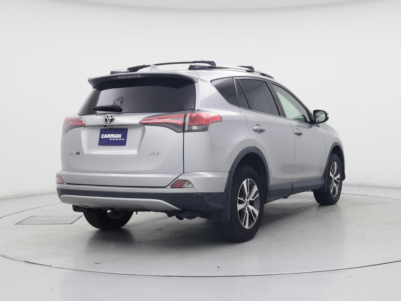 2018 Toyota RAV4 XLE - Photo 9