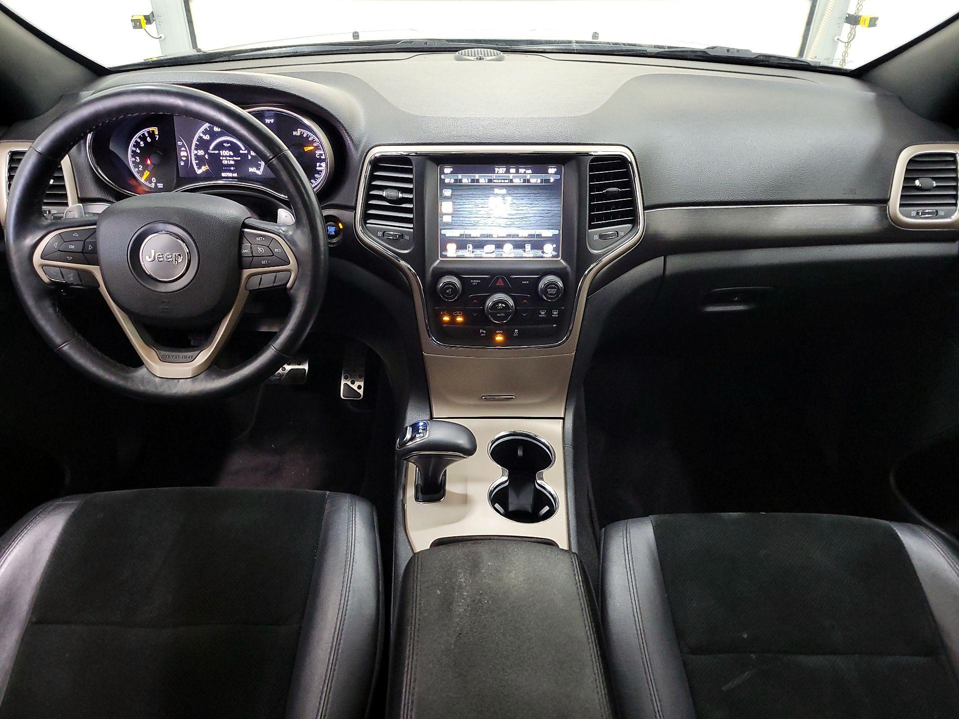 Thumbnail: 2015 Jeep Grand Cherokee - 9
