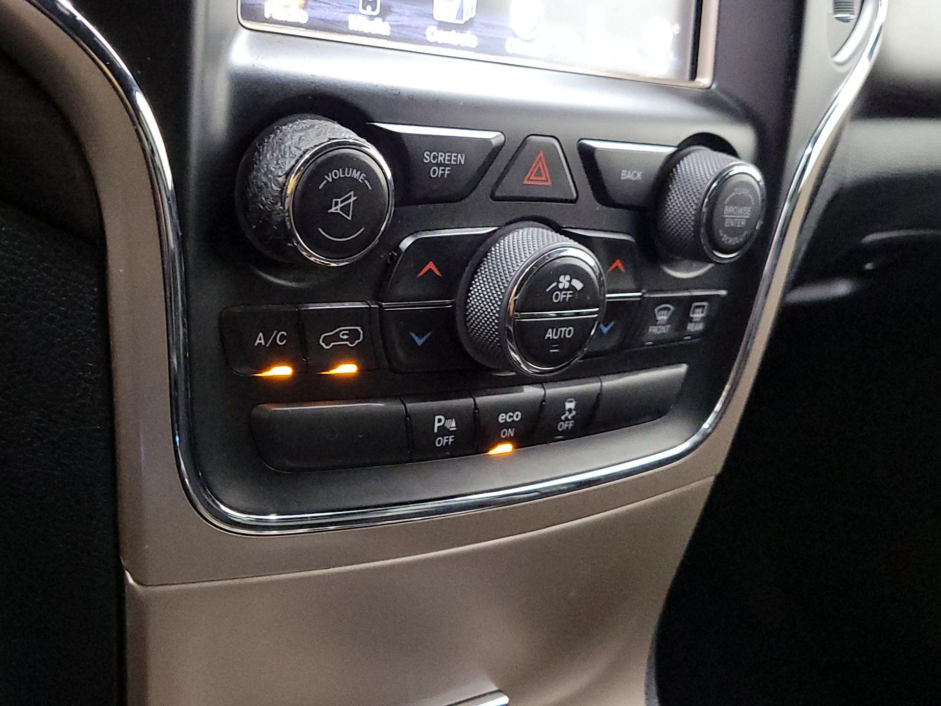 Thumbnail: 2015 Jeep Grand Cherokee - 16