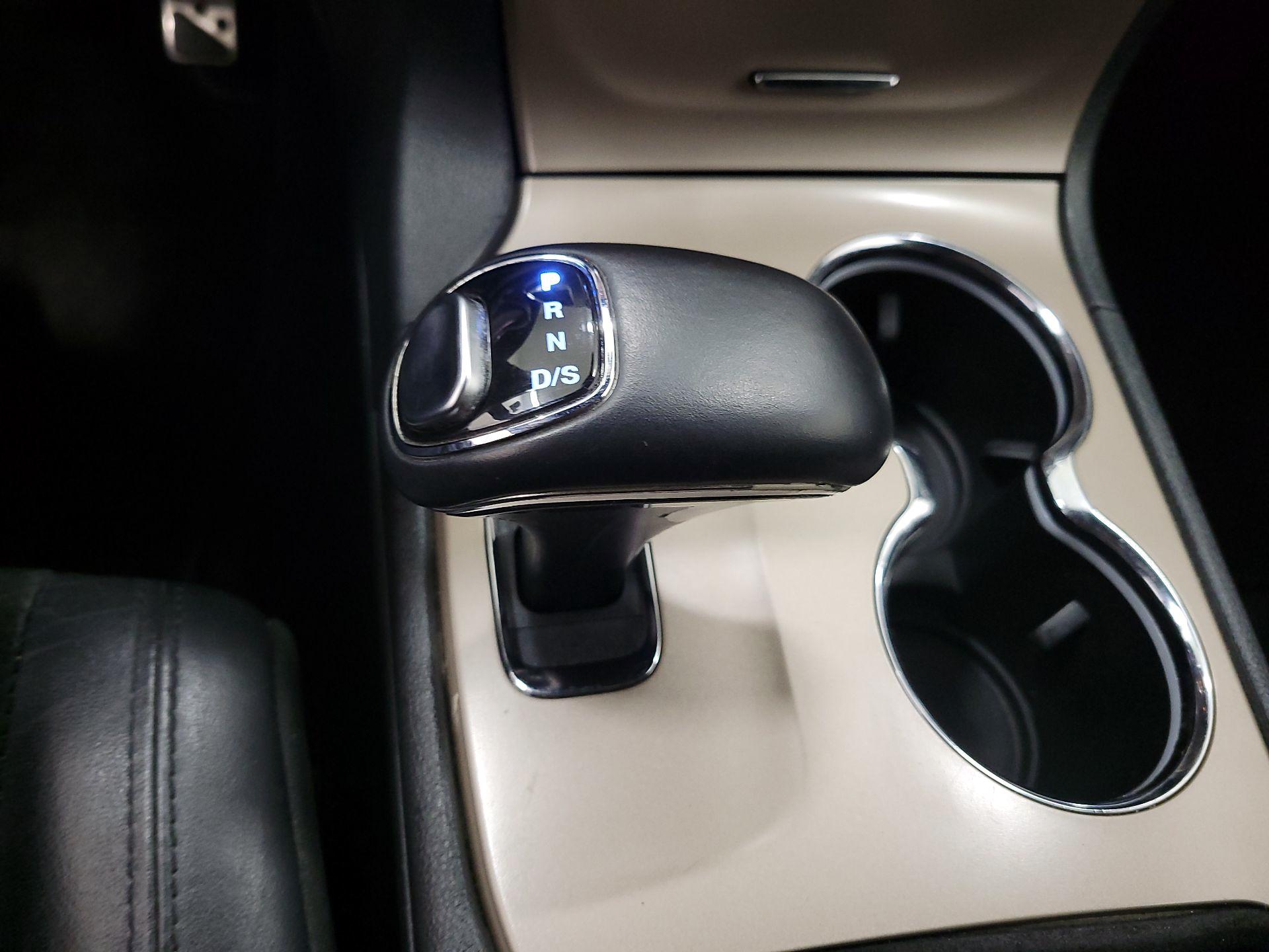 Thumbnail: 2015 Jeep Grand Cherokee - 17