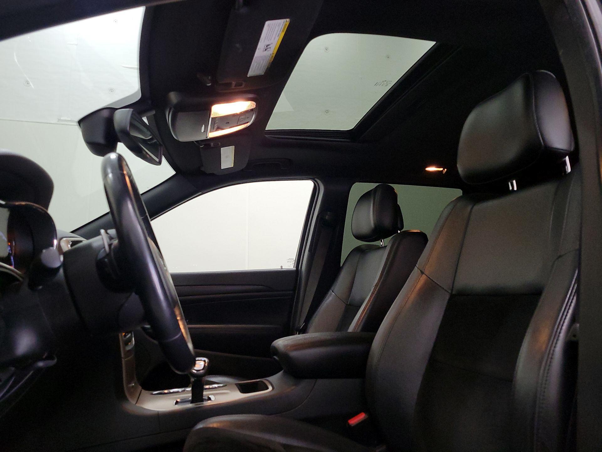 Thumbnail: 2015 Jeep Grand Cherokee - 19