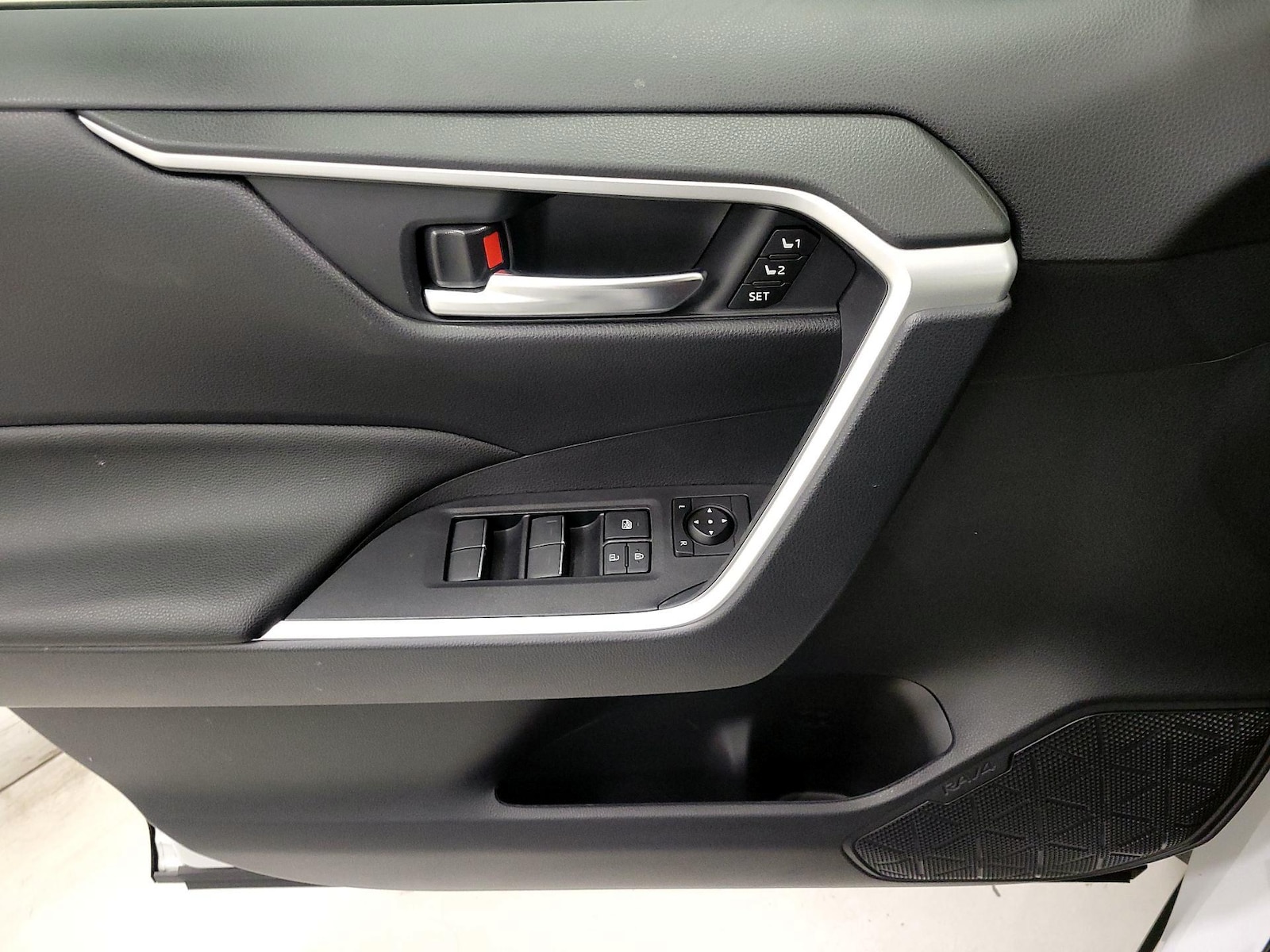2025 Toyota RAV4 XLE Premium - Photo 13
