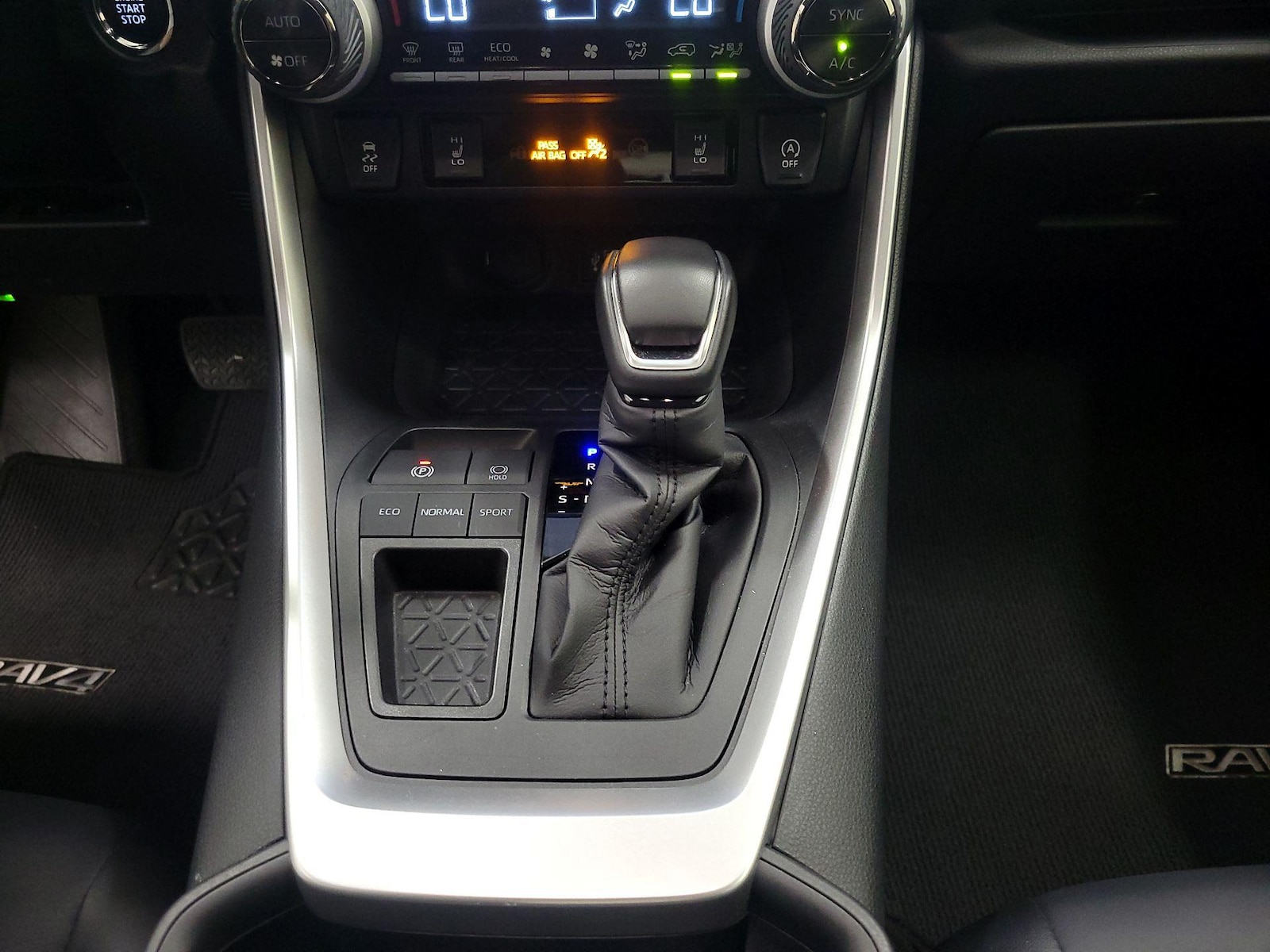 2025 Toyota RAV4 XLE Premium - Photo 18