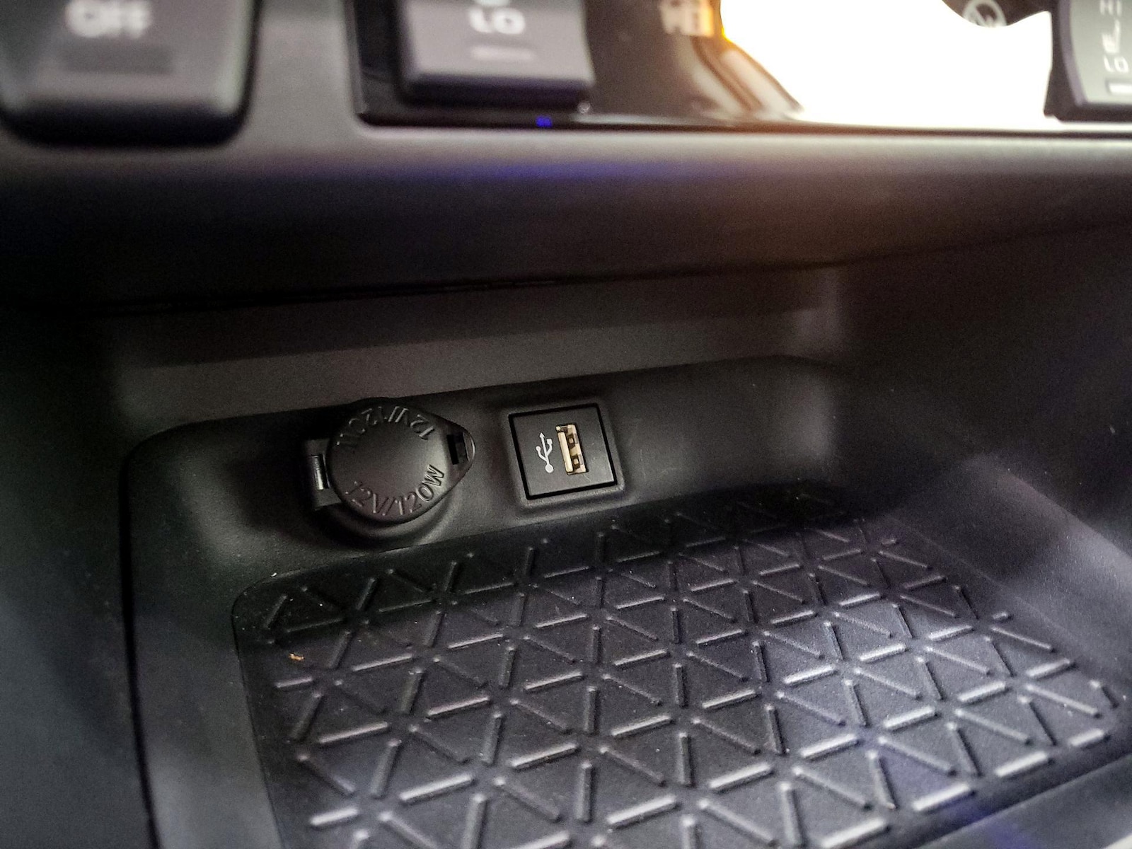 2025 Toyota RAV4 XLE Premium - Photo 19