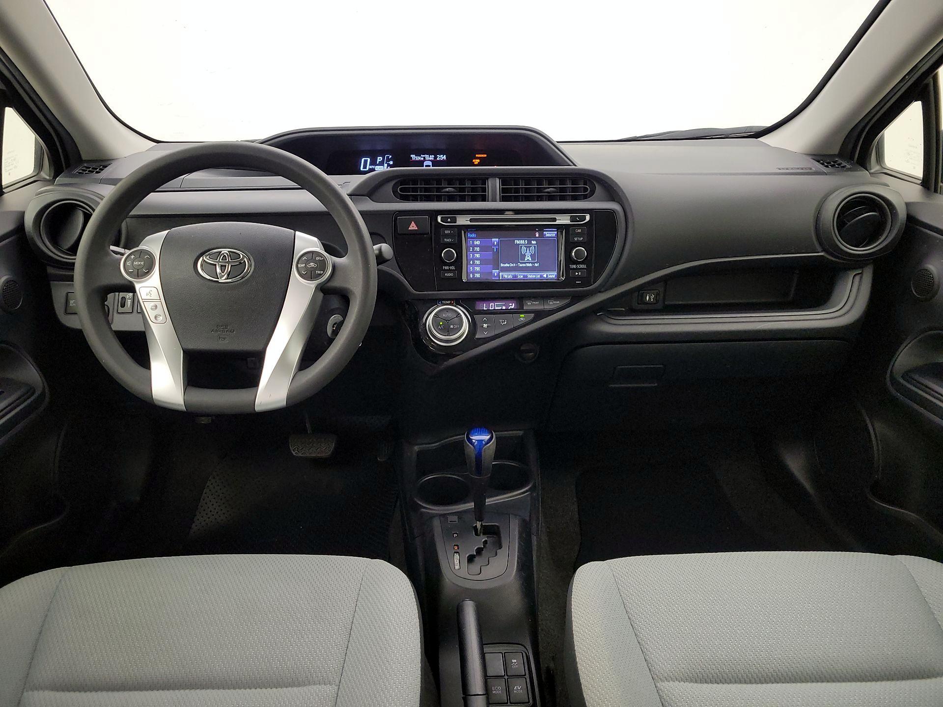 Thumbnail: 2017 Toyota Prius c - 9