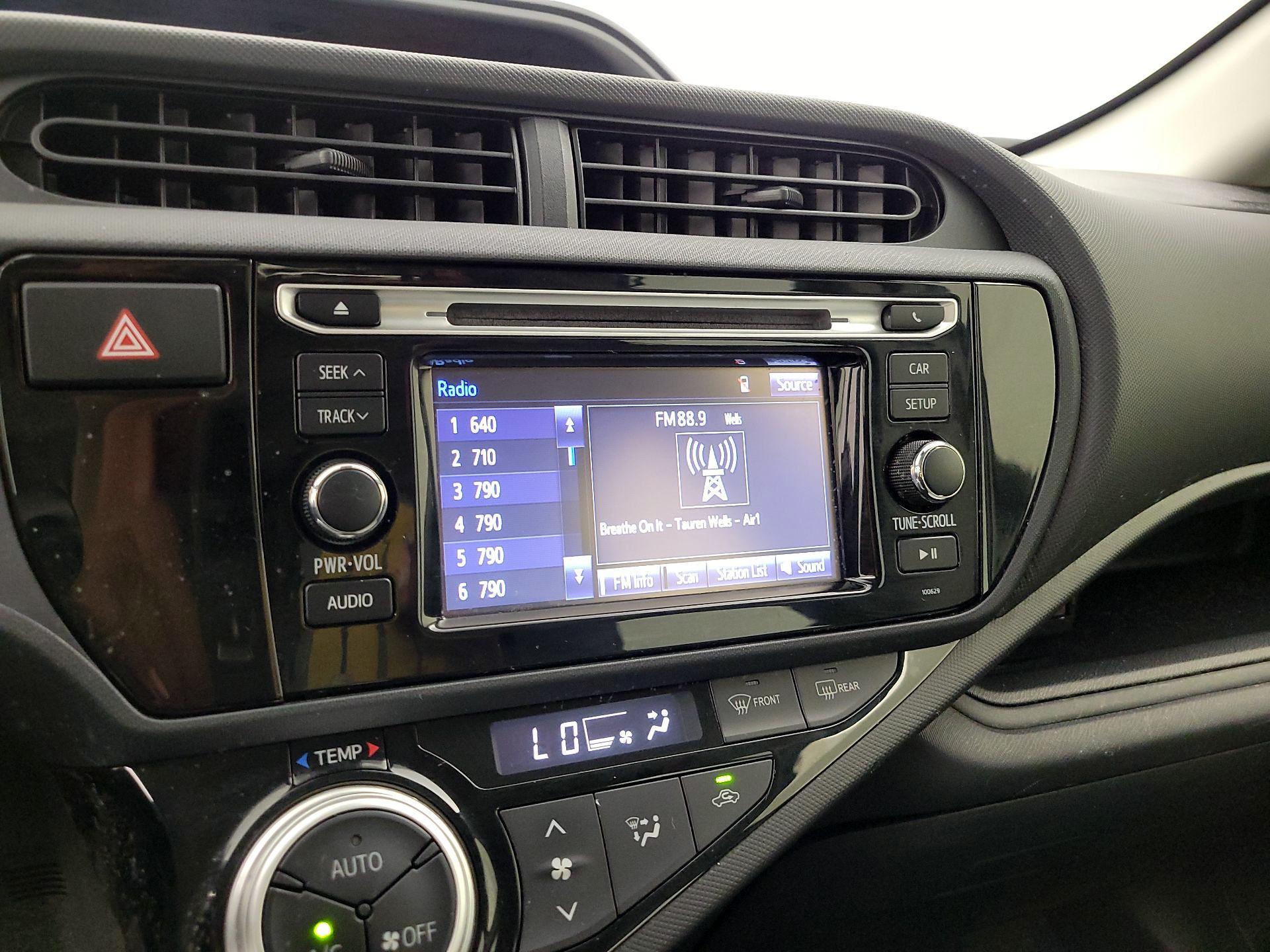 Thumbnail: 2017 Toyota Prius c - 15