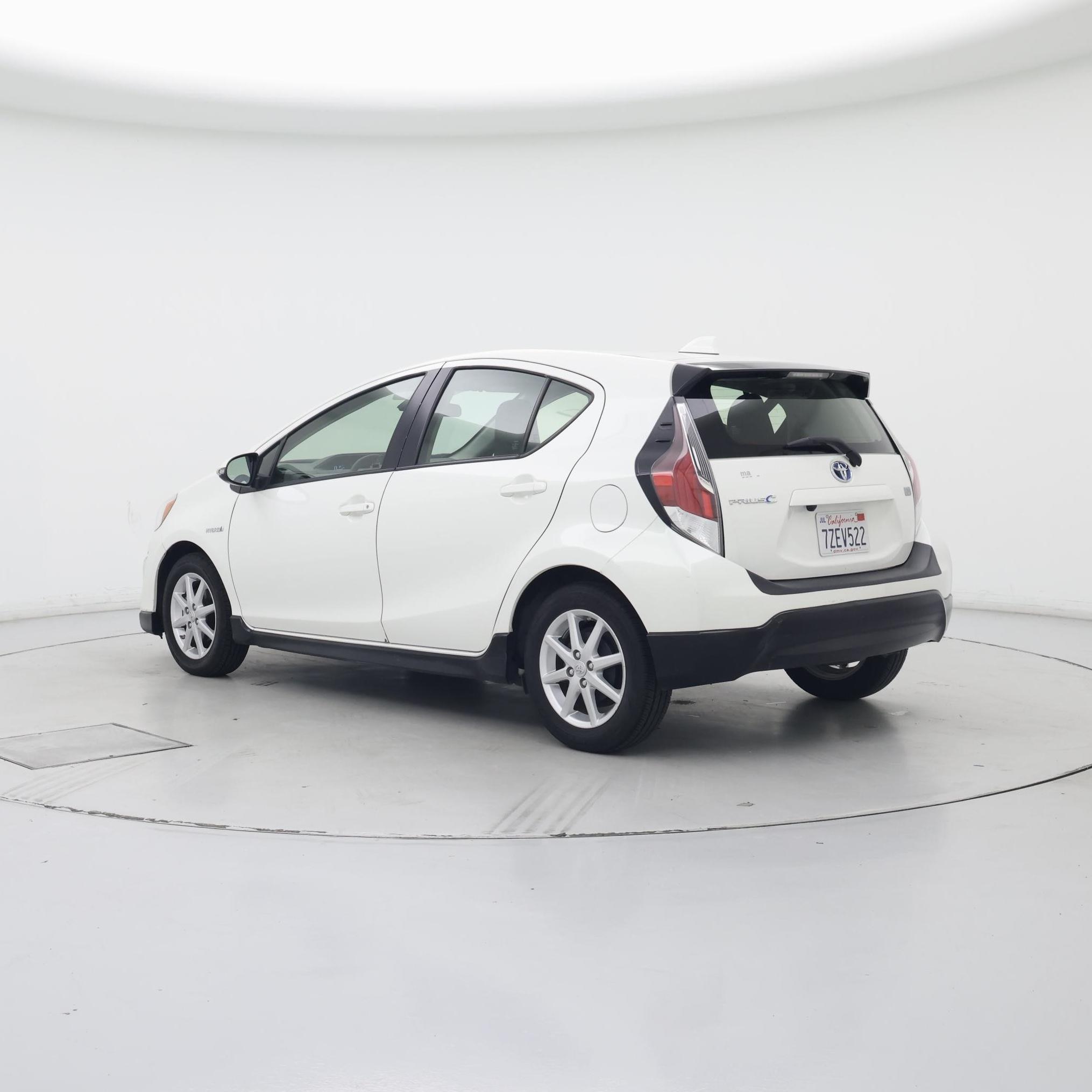 Thumbnail: 2017 Toyota Prius c - 2