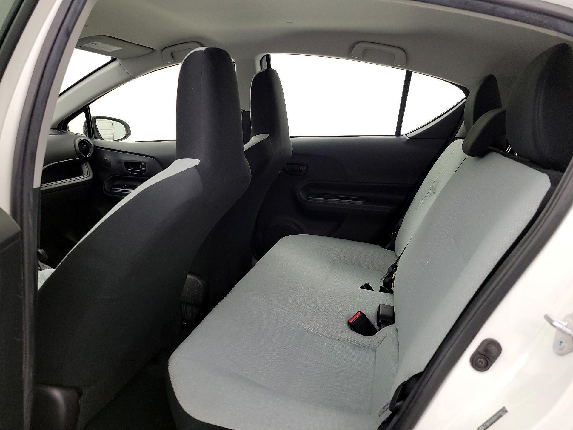 Thumbnail: 2017 Toyota Prius c - 19
