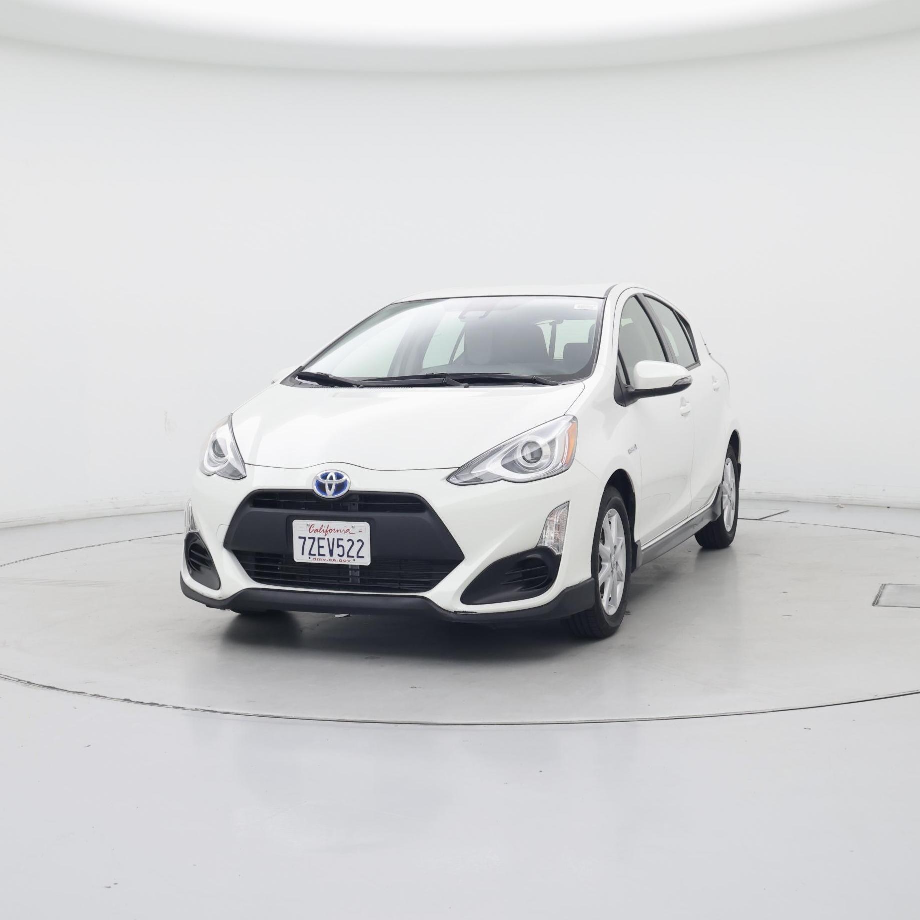 Thumbnail: 2017 Toyota Prius c - 4