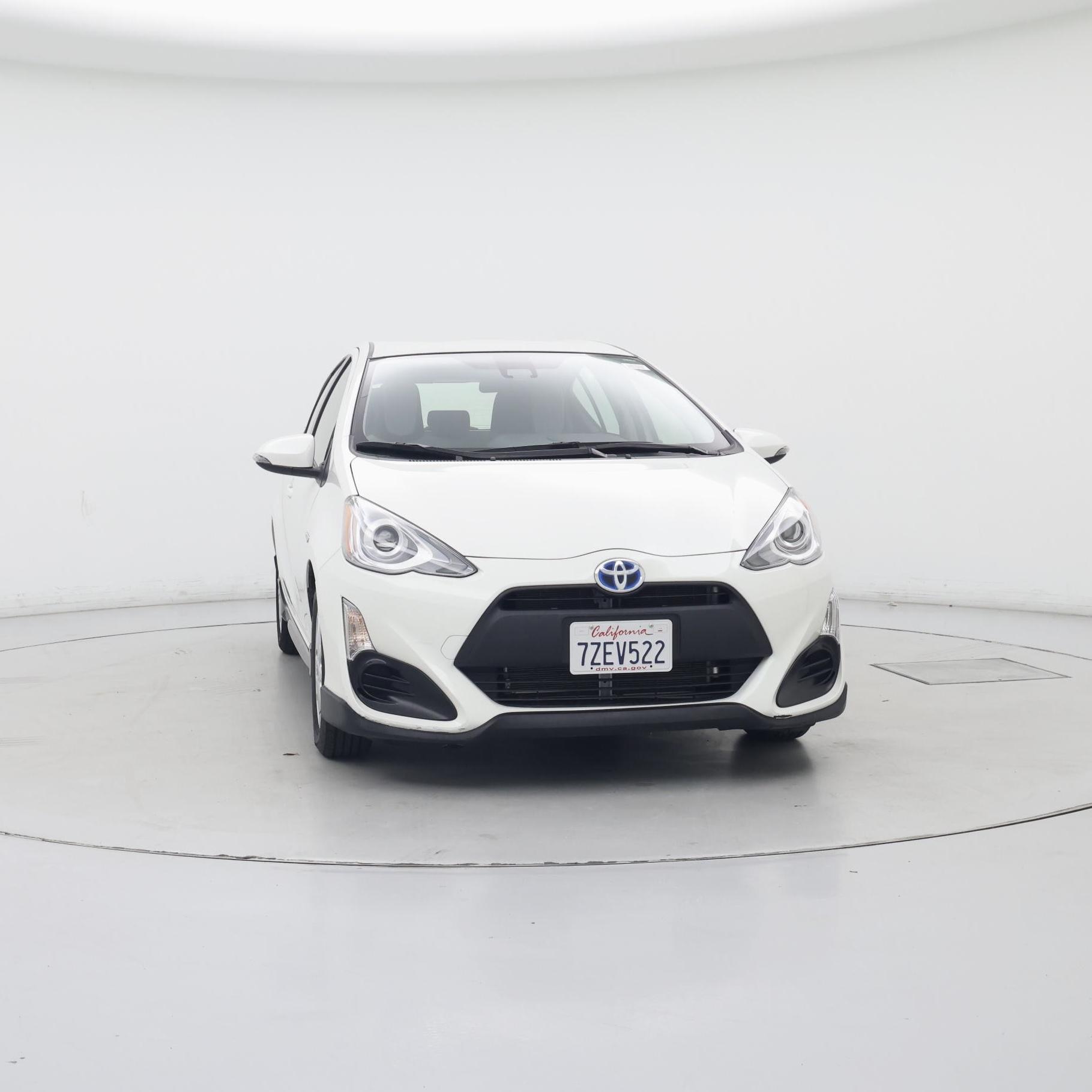 Thumbnail: 2017 Toyota Prius c - 5