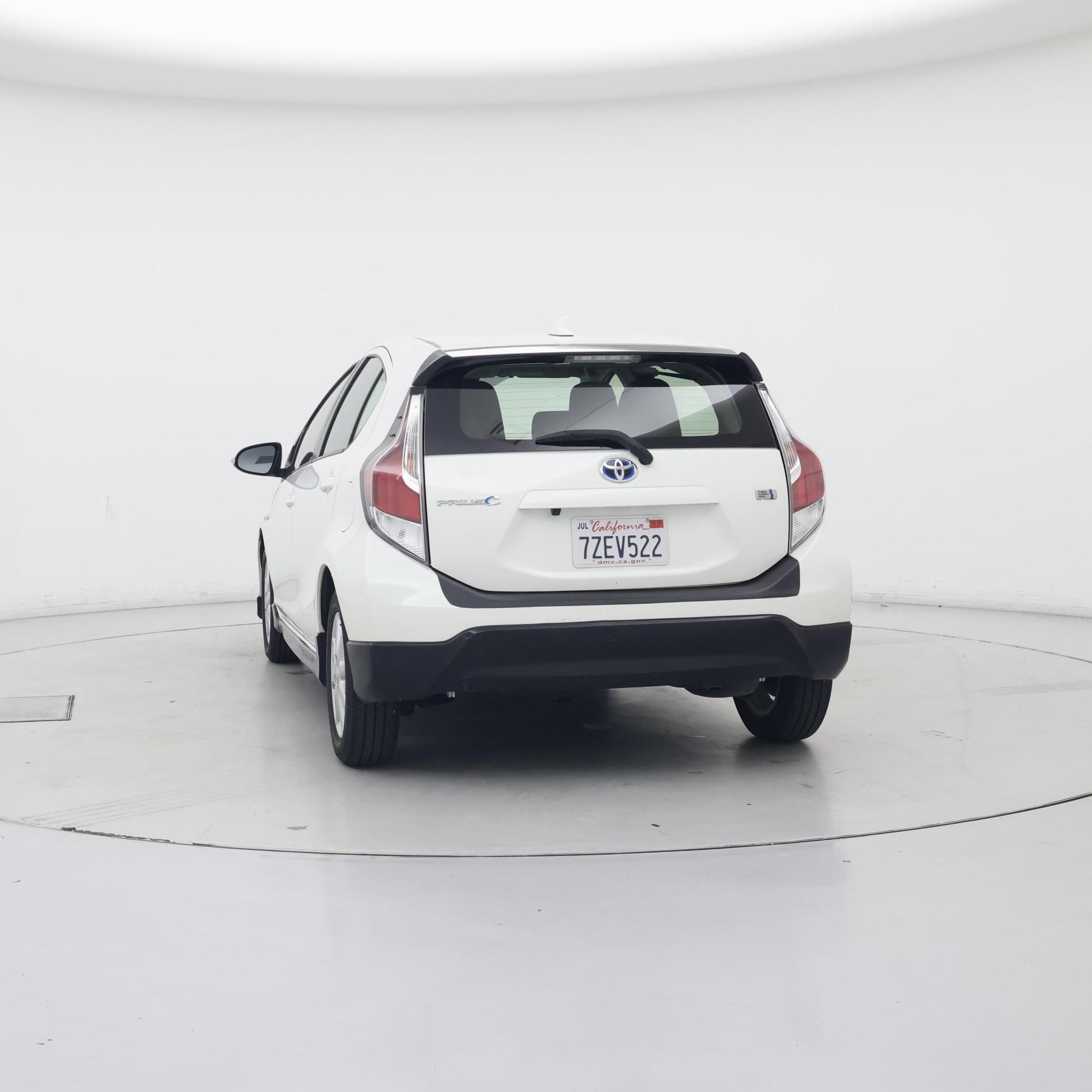 Thumbnail: 2017 Toyota Prius c - 6