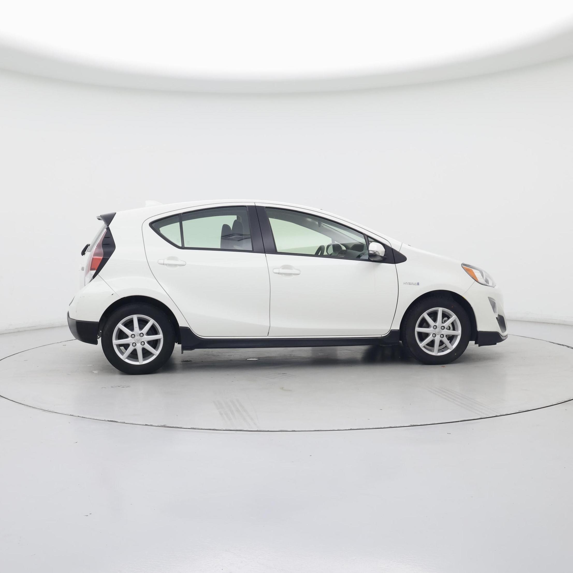 Thumbnail: 2017 Toyota Prius c - 7