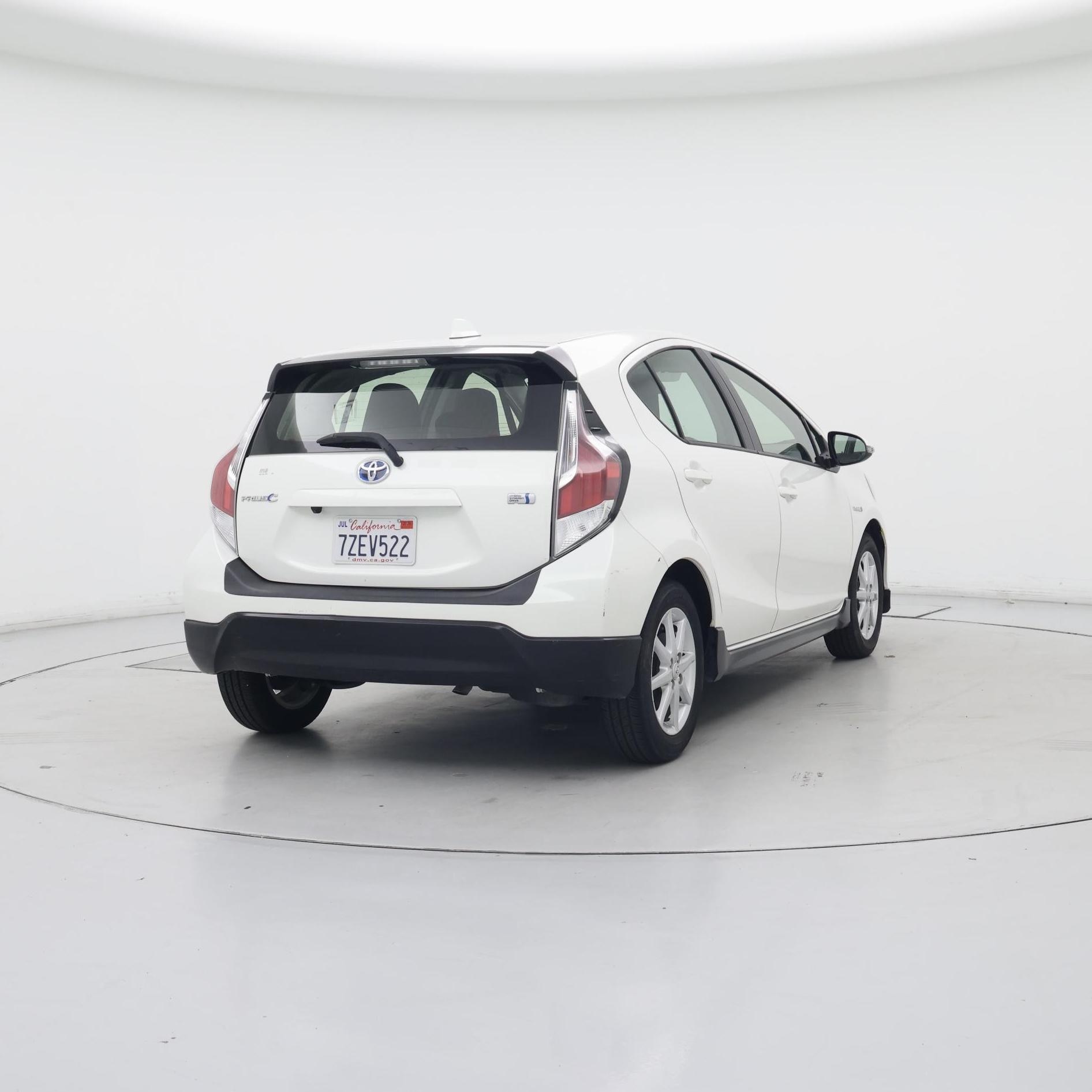 Thumbnail: 2017 Toyota Prius c - 8