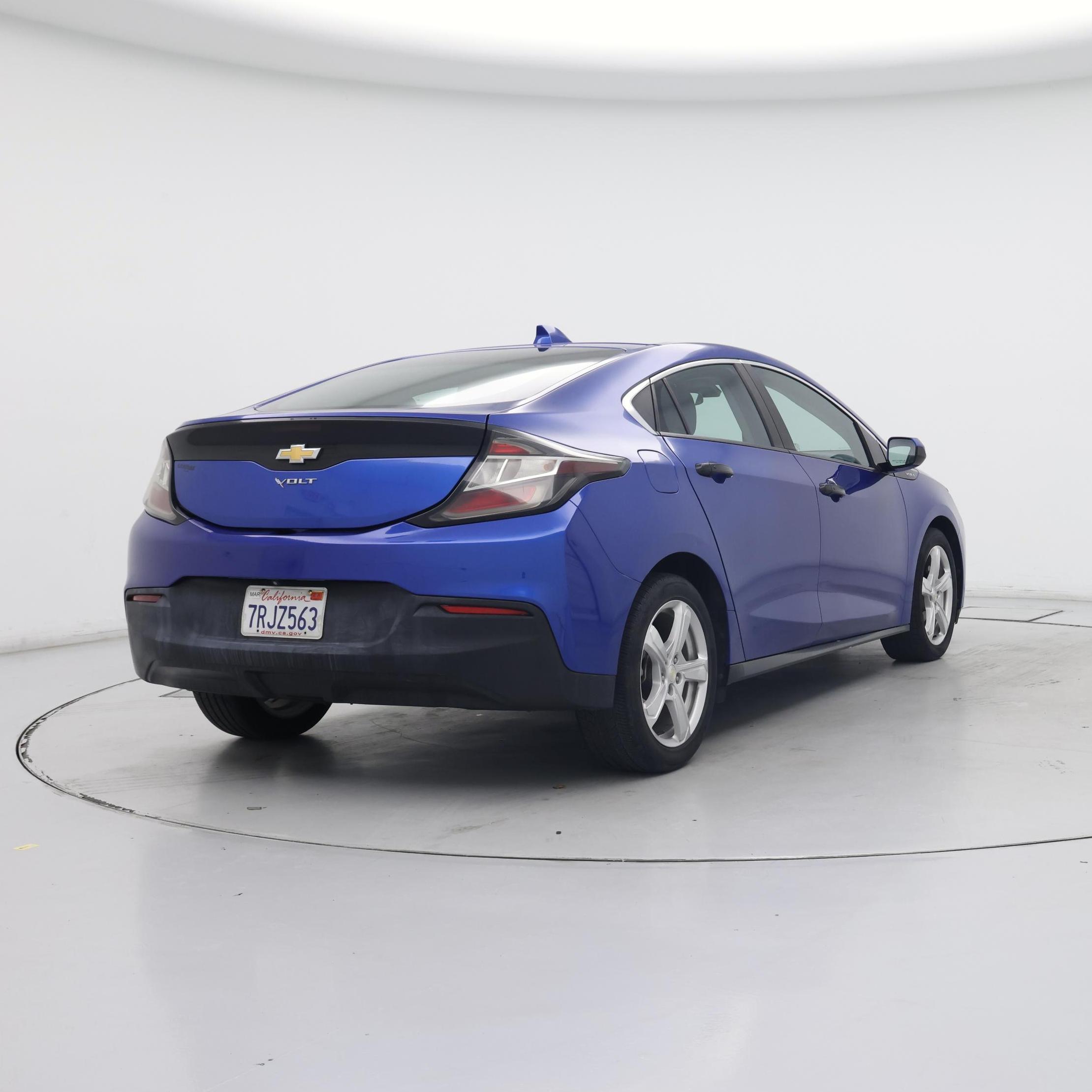 Thumbnail: 2017 Chevrolet Volt - 8
