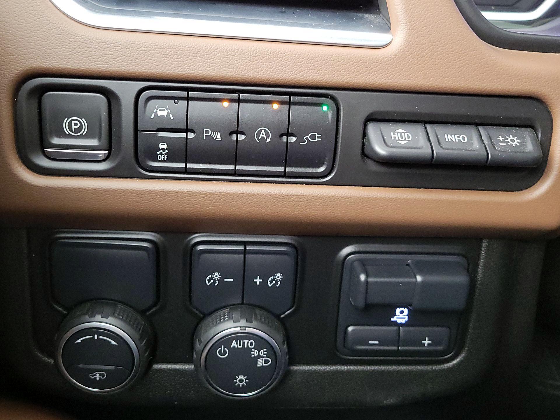 Thumbnail: 2021 Chevrolet Suburban - 11