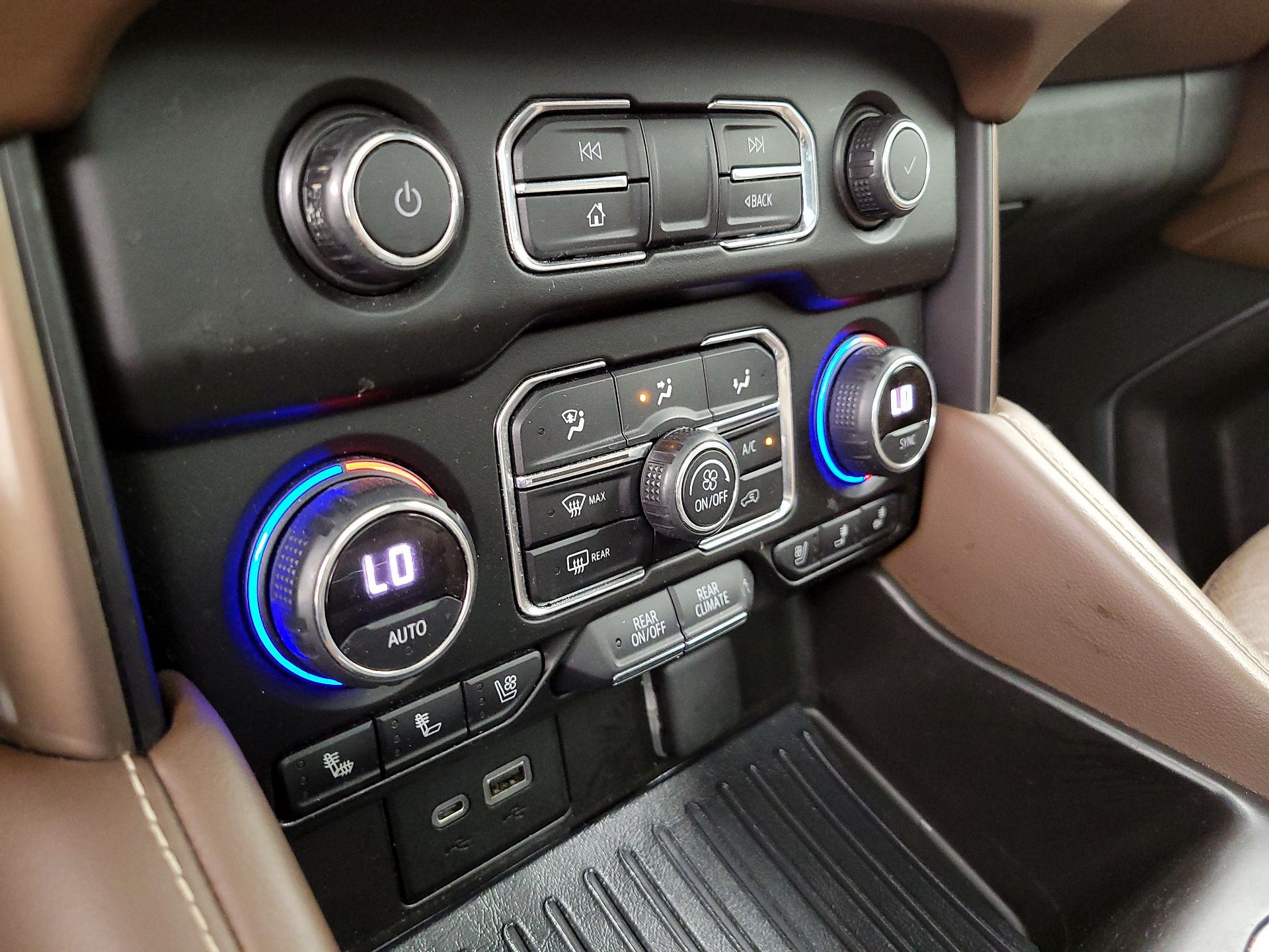 Thumbnail: 2021 Chevrolet Suburban - 14