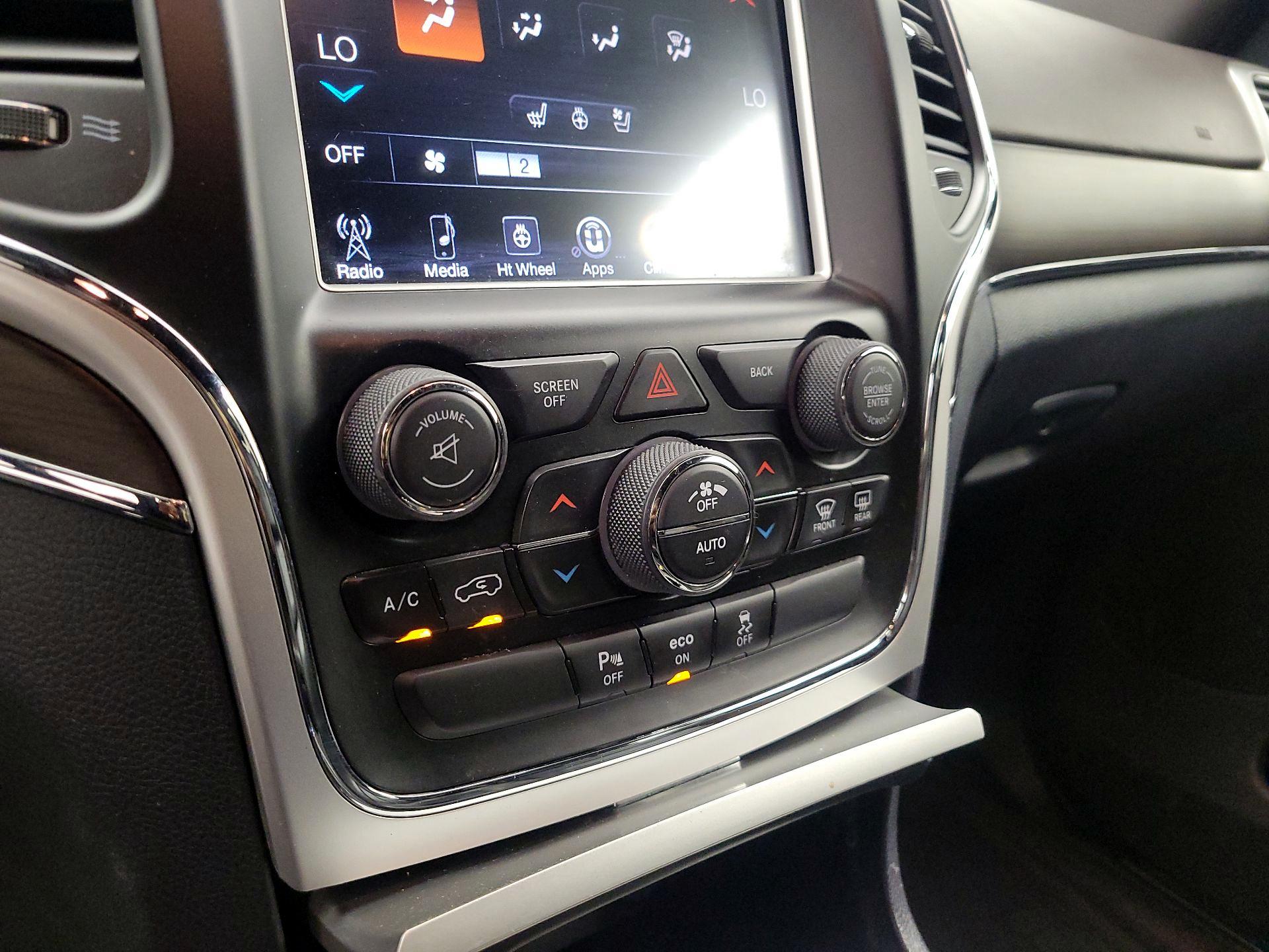 Thumbnail: 2015 Jeep Grand Cherokee - 15
