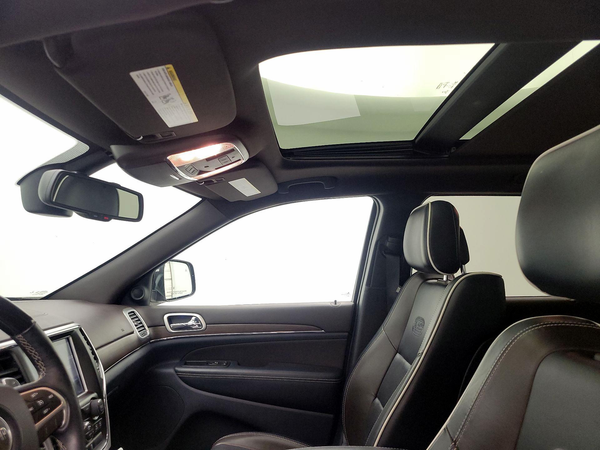 Thumbnail: 2015 Jeep Grand Cherokee - 18