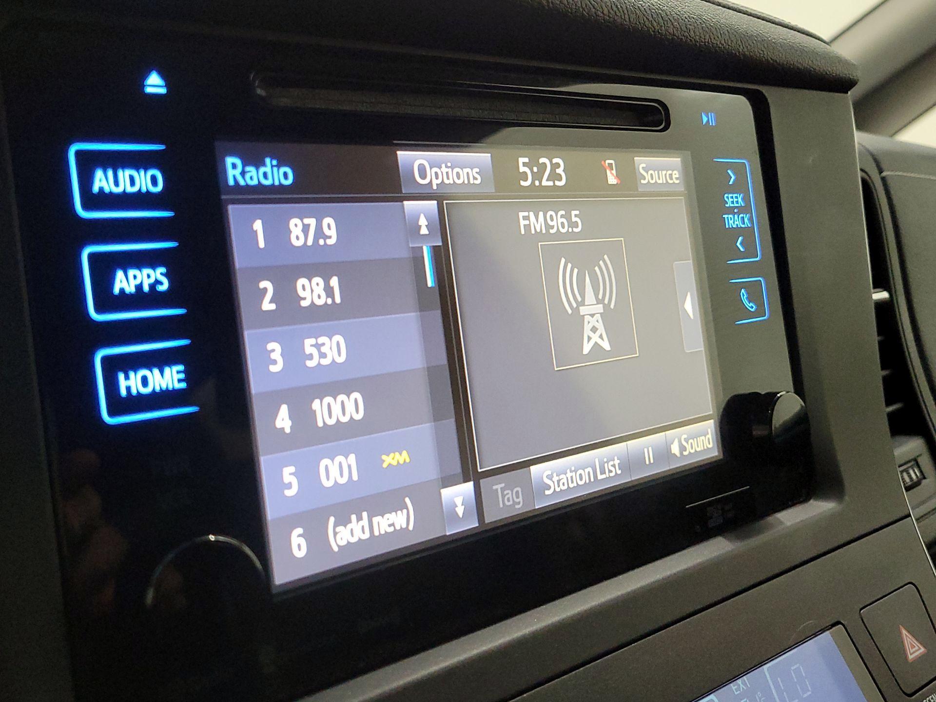 Thumbnail: 2017 Toyota Sienna - 16