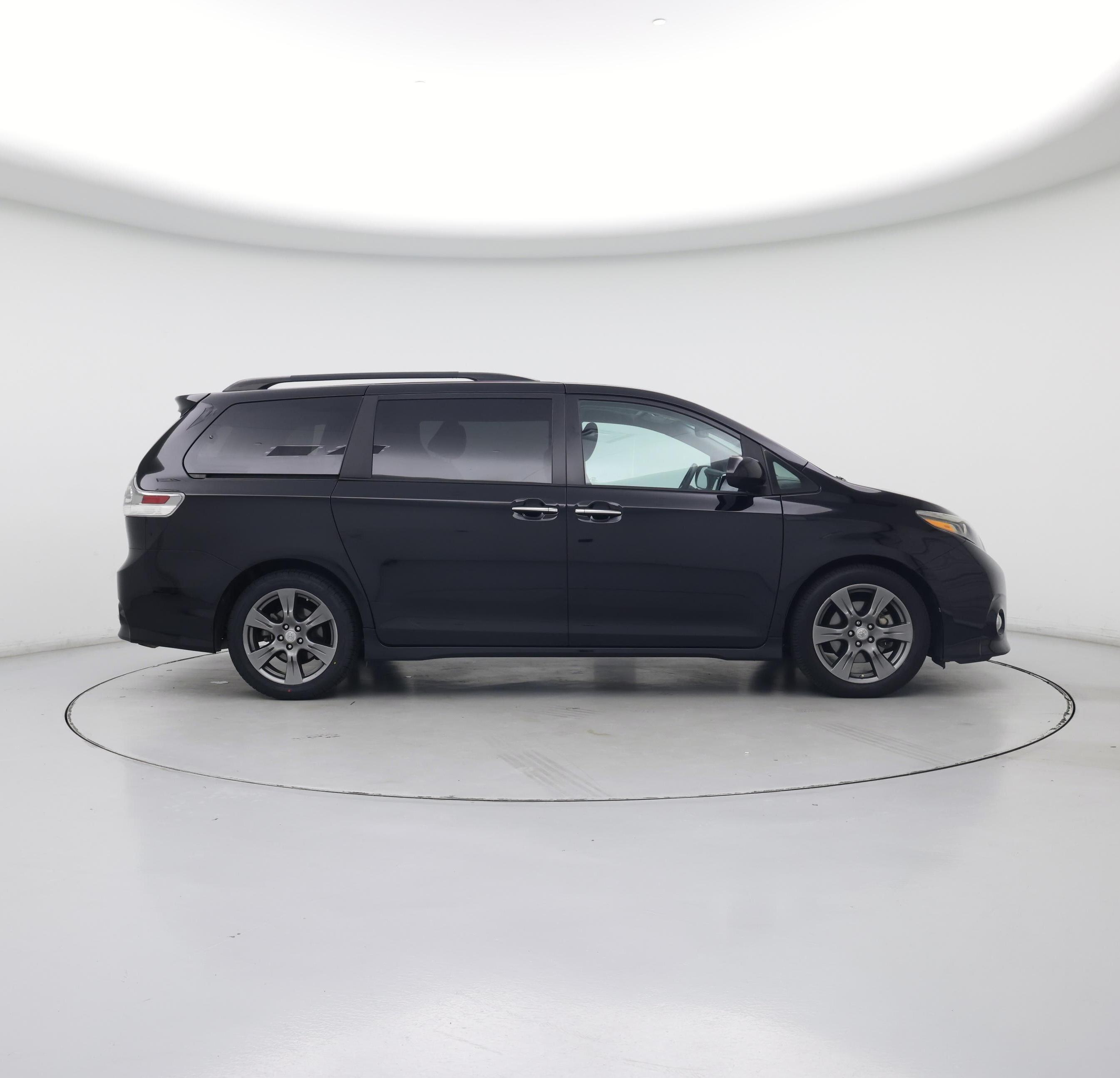 Thumbnail: 2017 Toyota Sienna - 7