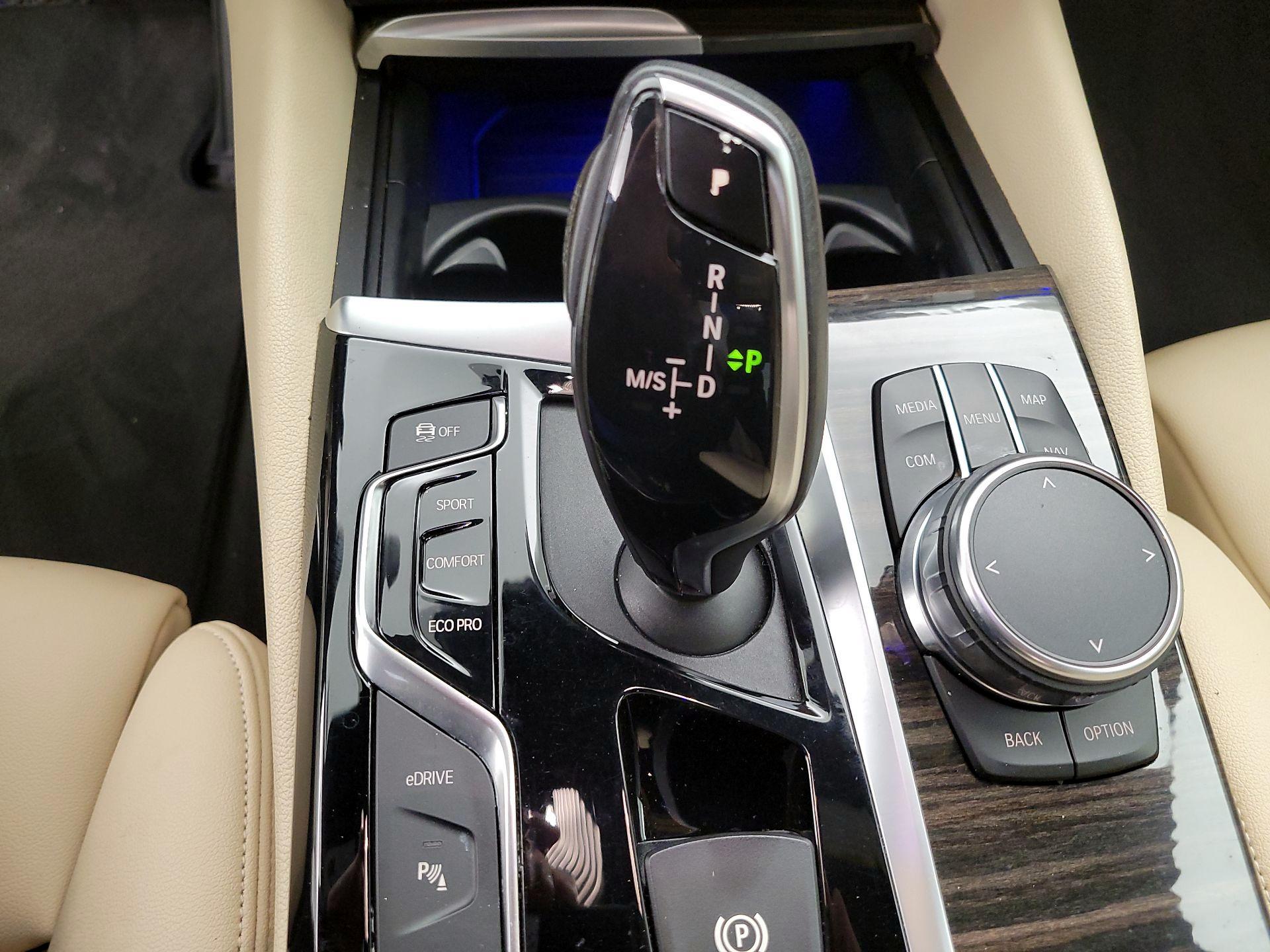 Thumbnail: 2019 BMW 5 Series - 16