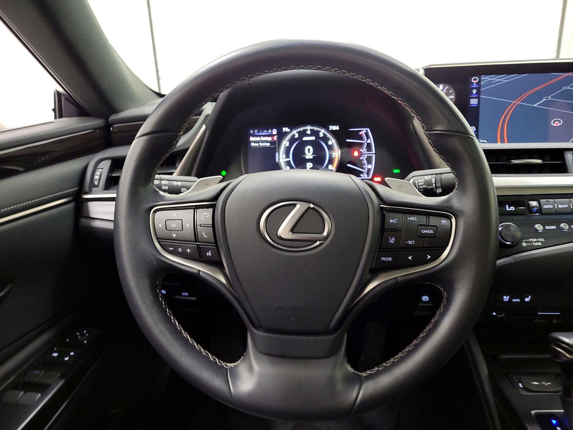 Thumbnail: 2019 Lexus ES - 10