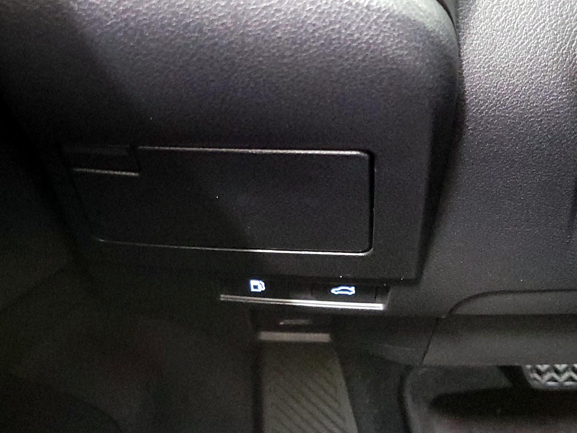 Thumbnail: 2019 Lexus ES - 13