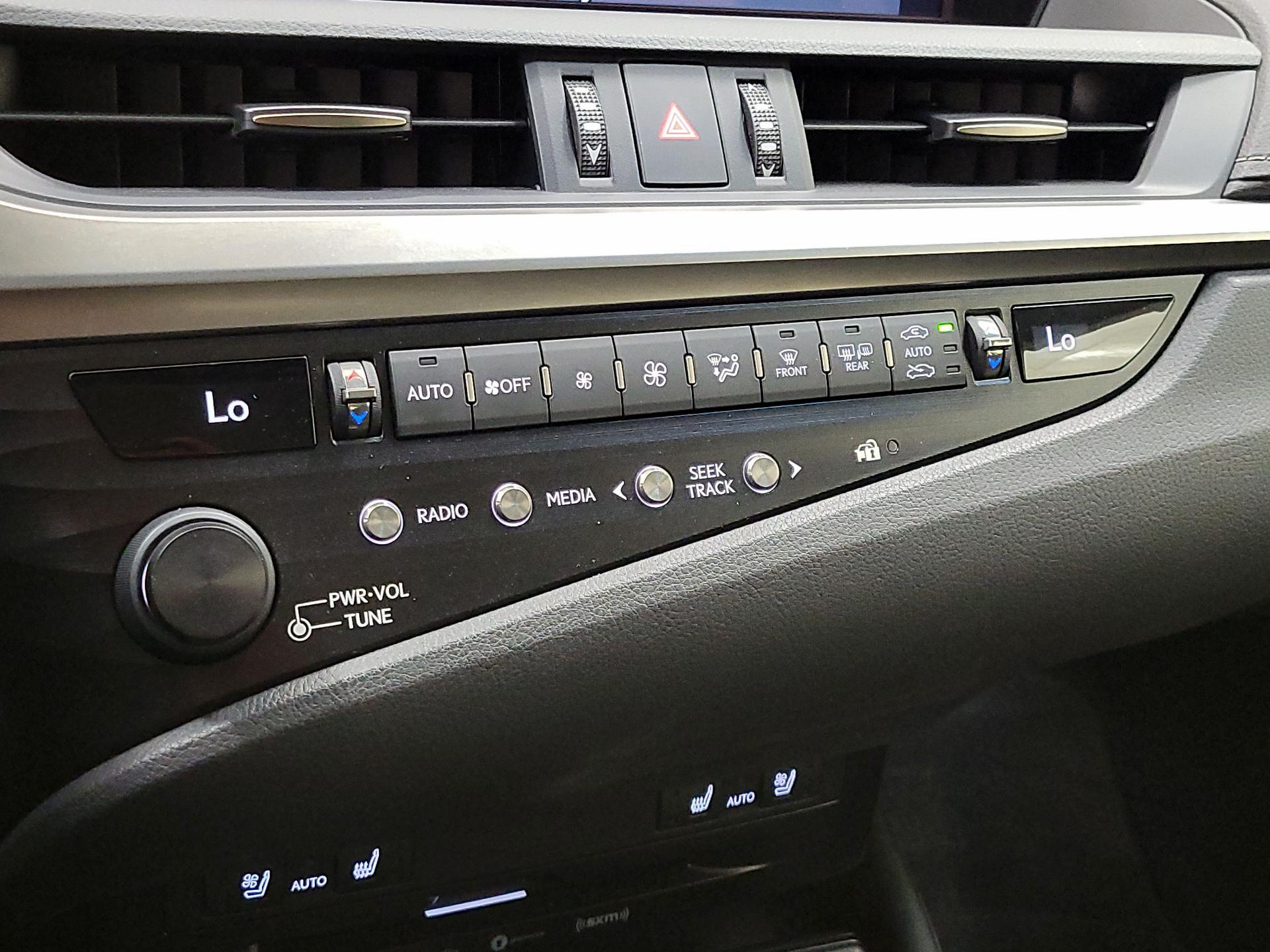 Thumbnail: 2019 Lexus ES - 17