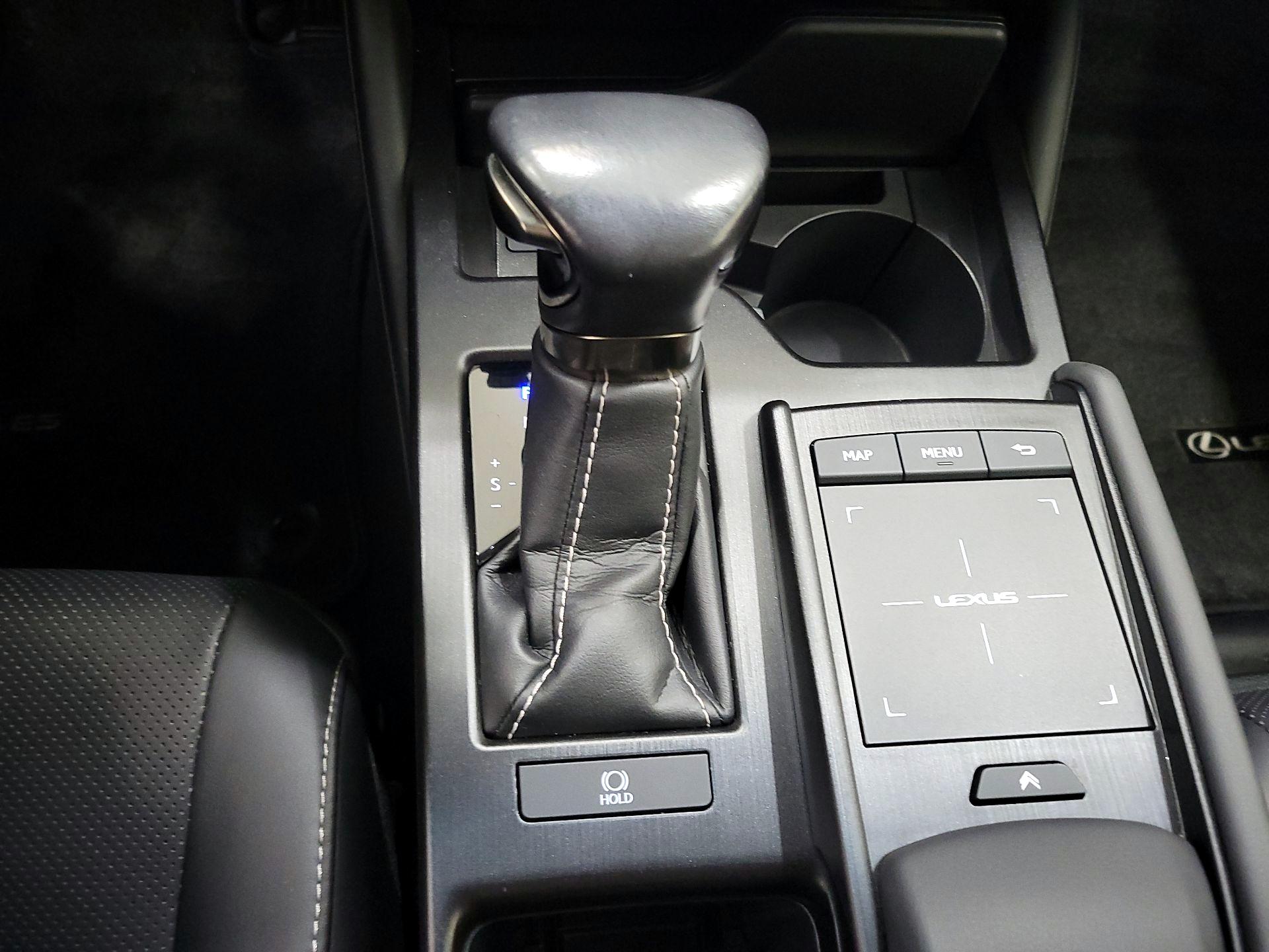 Thumbnail: 2019 Lexus ES - 18