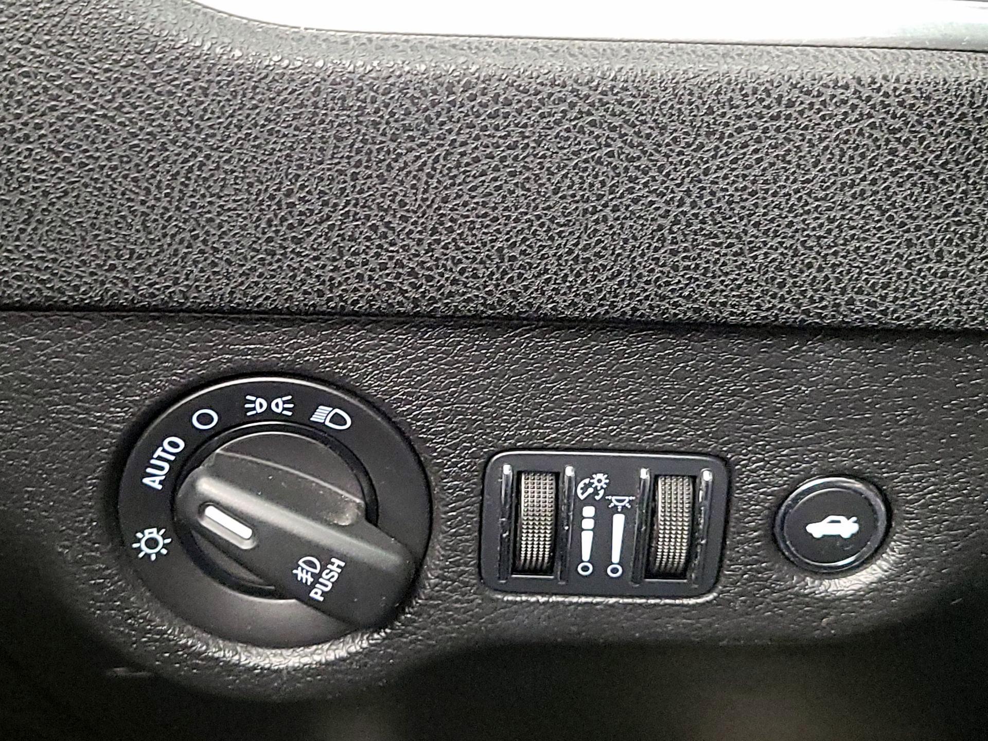 Thumbnail: 2017 Dodge Charger - 11