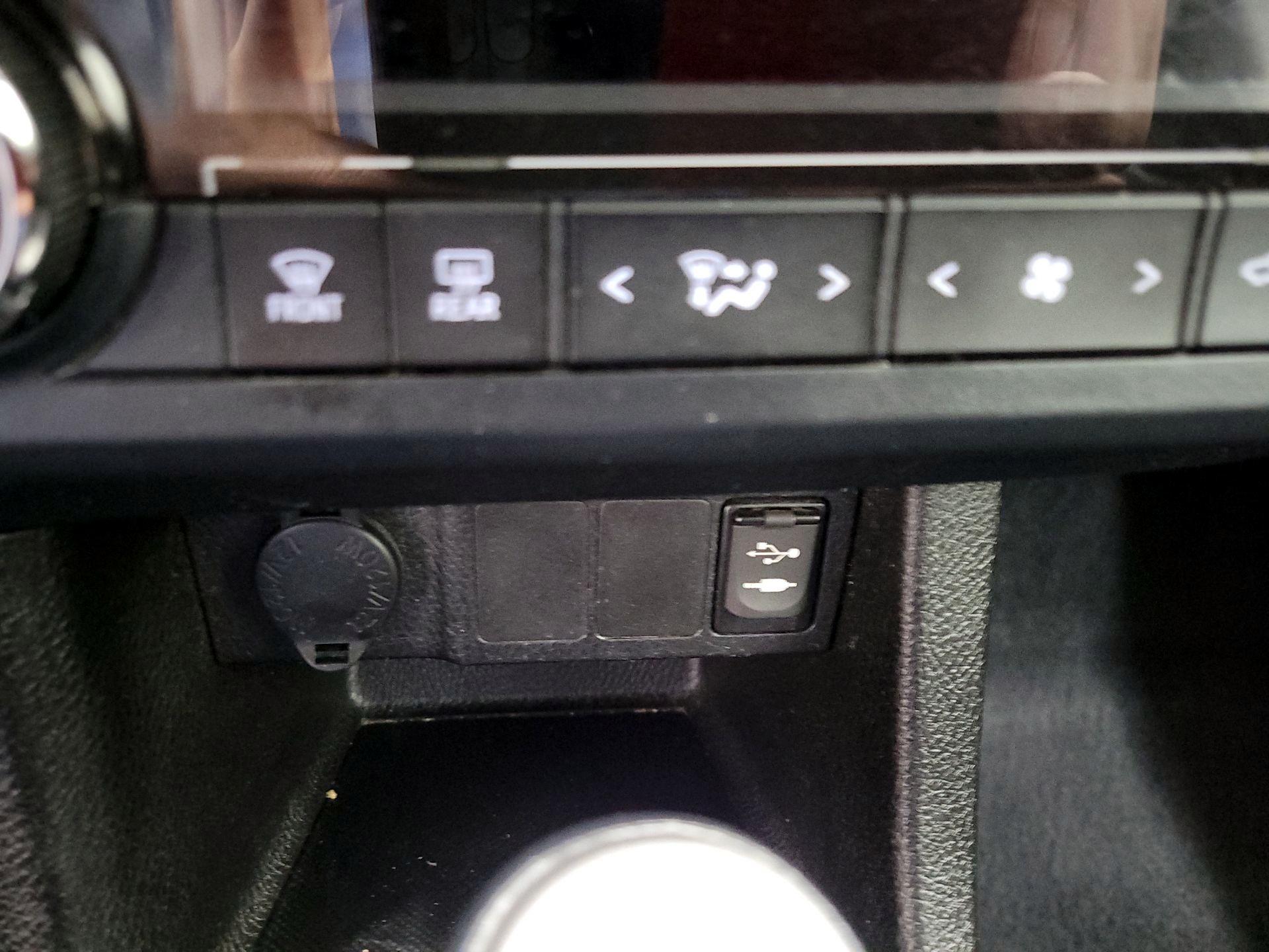 Thumbnail: 2016 Toyota Corolla - 18