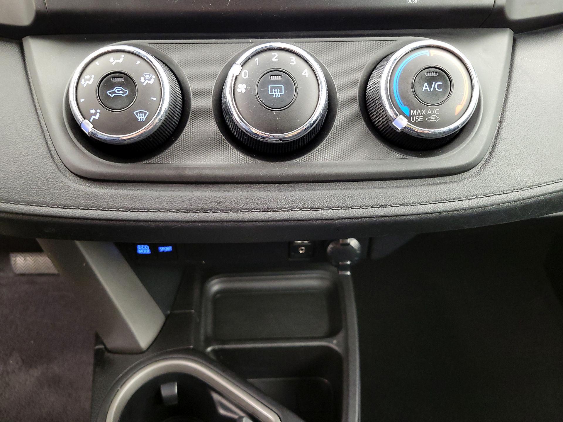 Thumbnail: 2017 Toyota RAV4 - 14