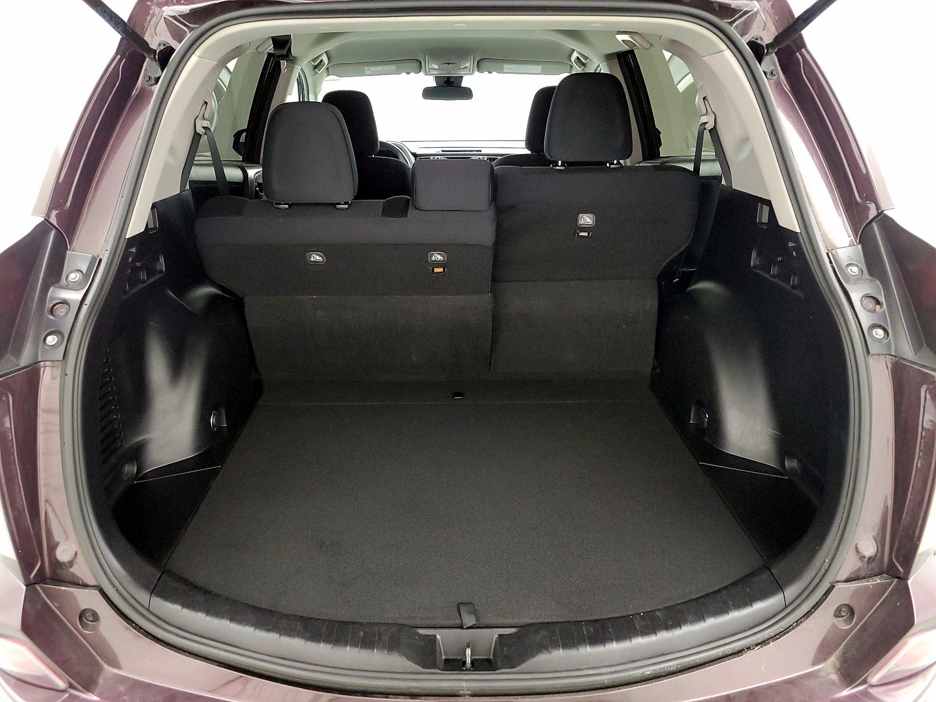 Thumbnail: 2017 Toyota RAV4 - 18