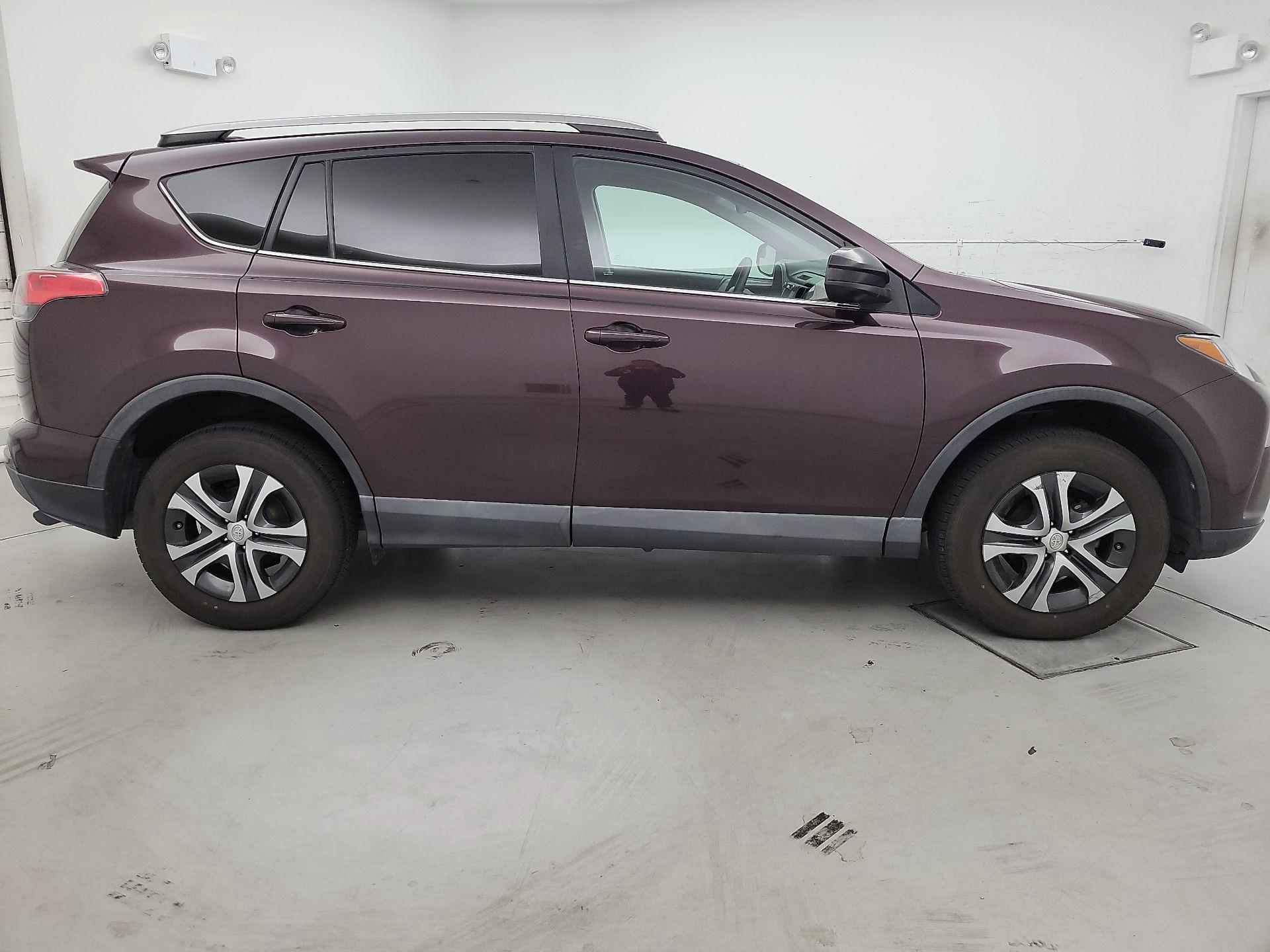 Thumbnail: 2017 Toyota RAV4 - 4