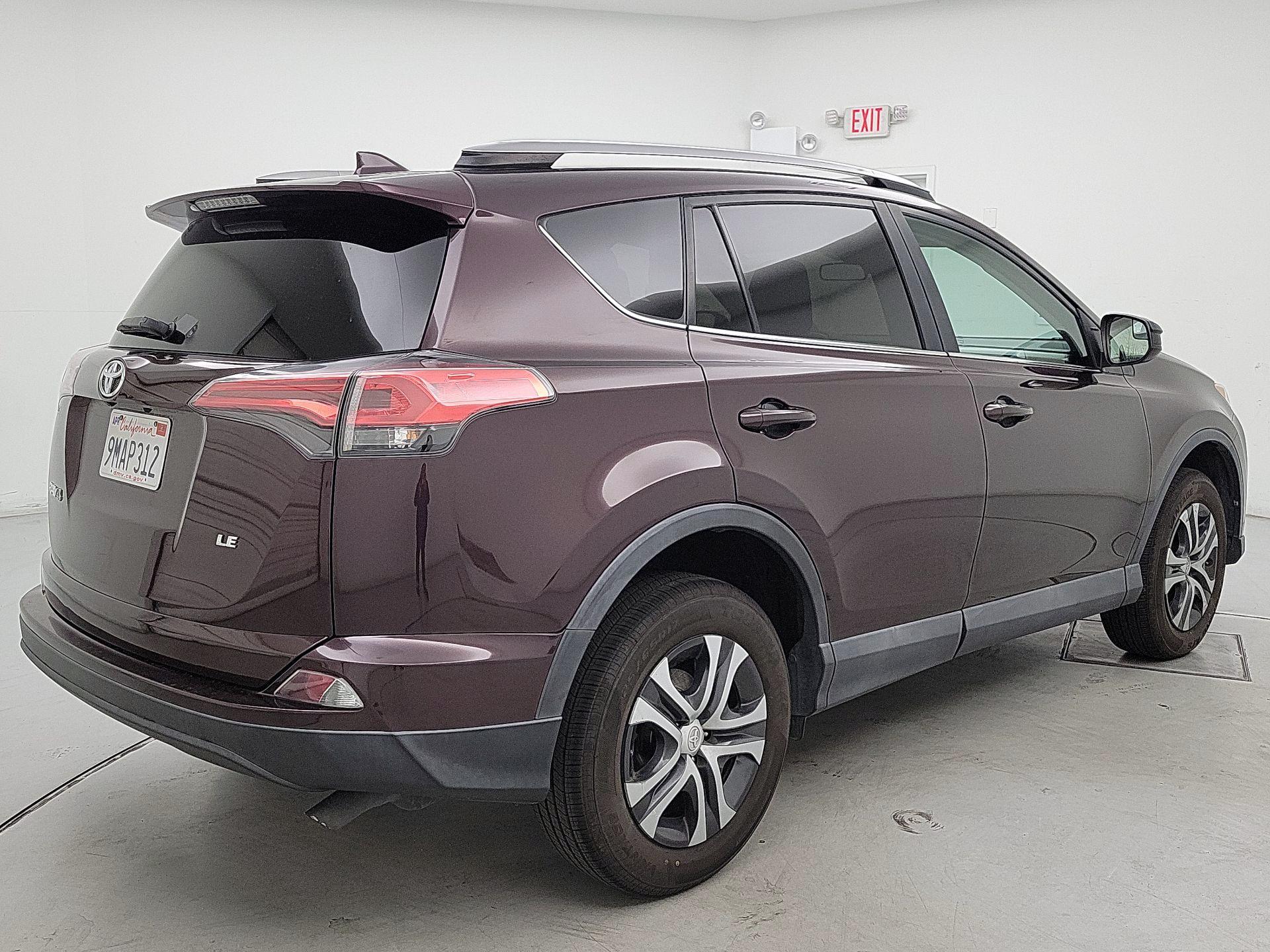 Thumbnail: 2017 Toyota RAV4 - 5