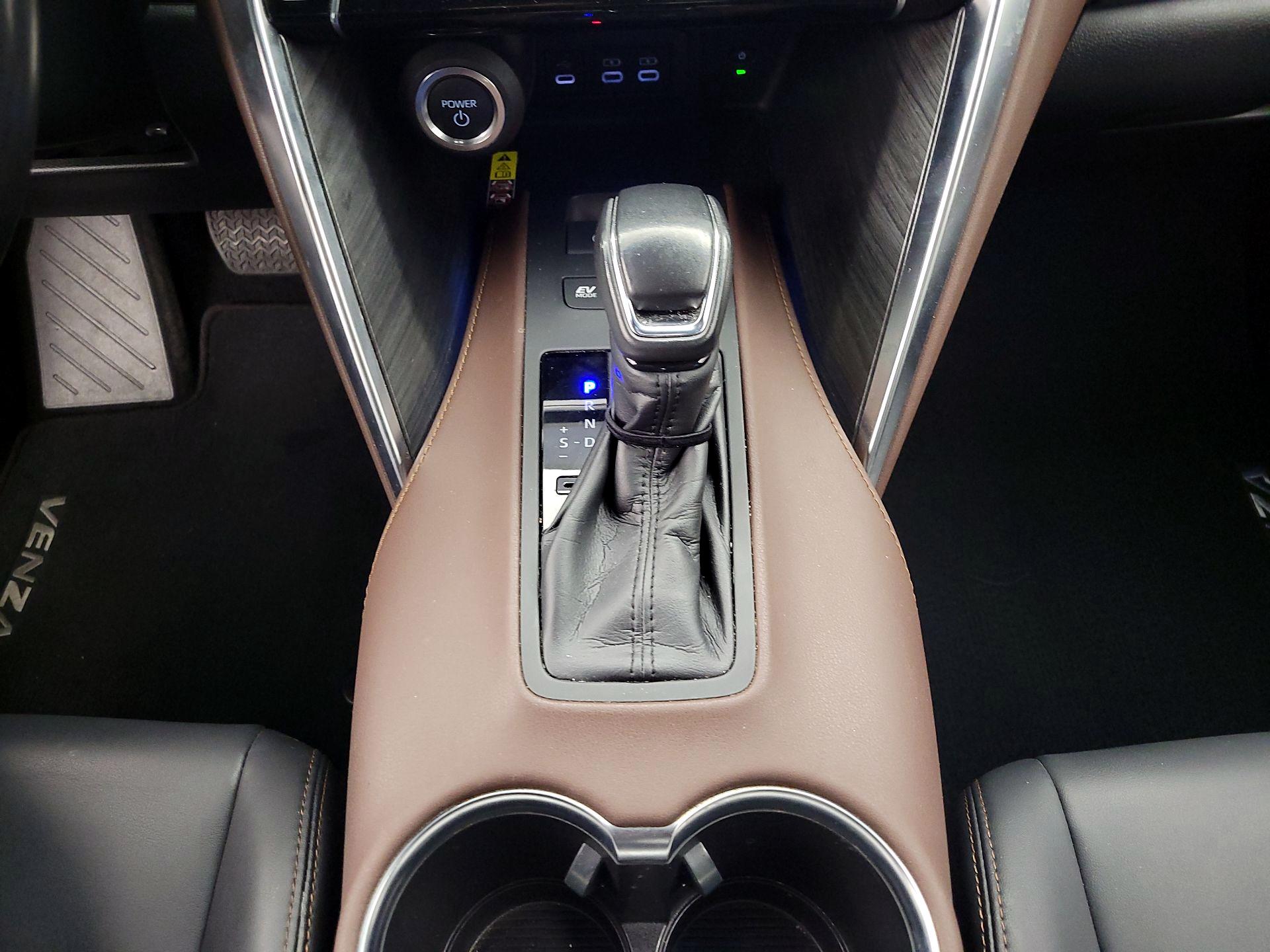 Thumbnail: 2024 Toyota Venza - 15