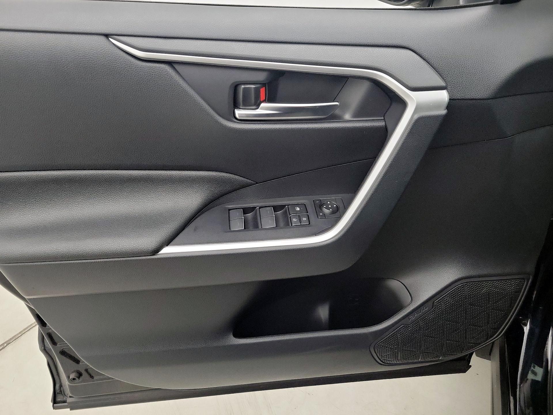 Thumbnail: 2025 Toyota RAV4 - 12