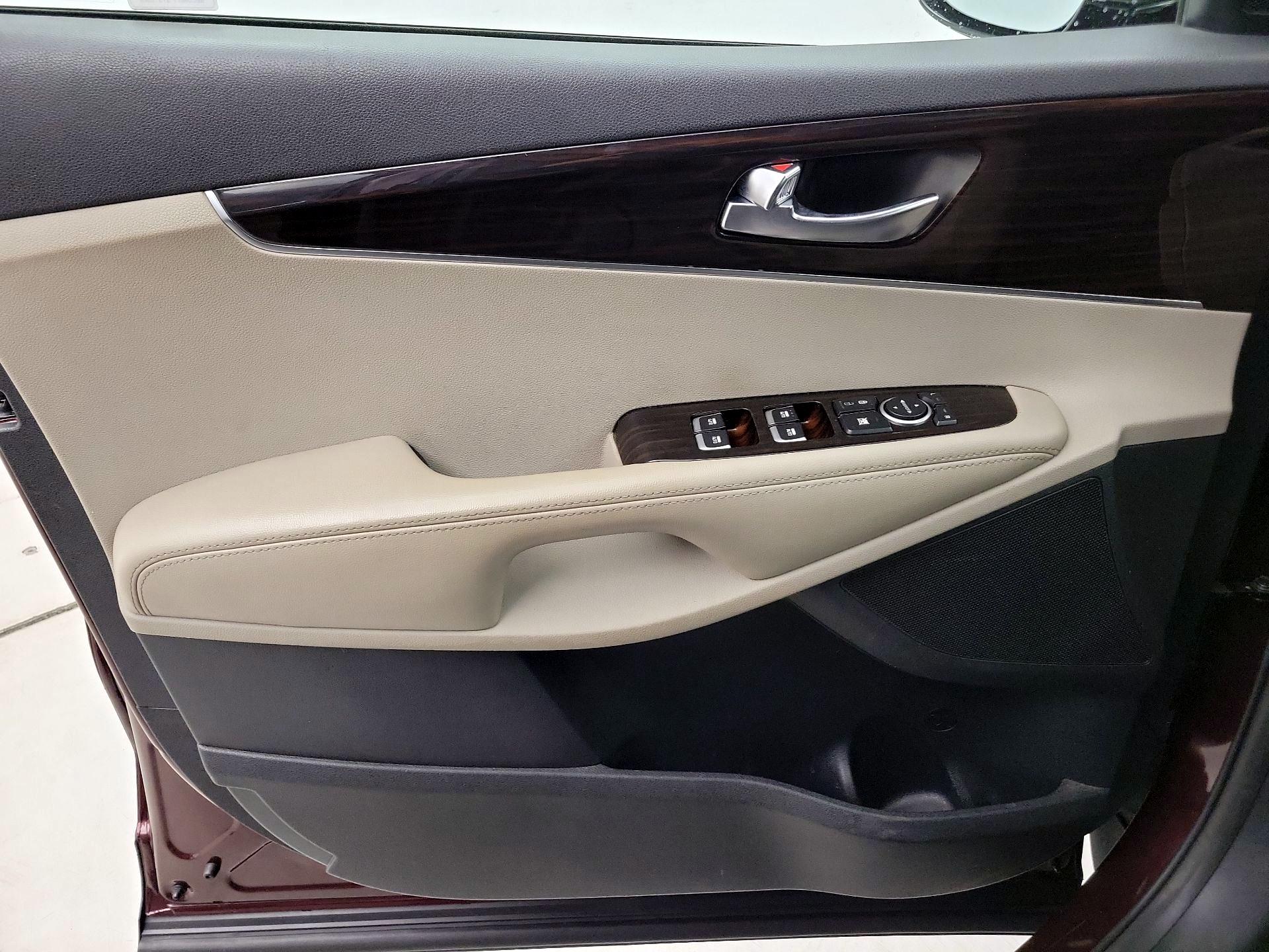 Thumbnail: 2020 Kia Sorento - 12