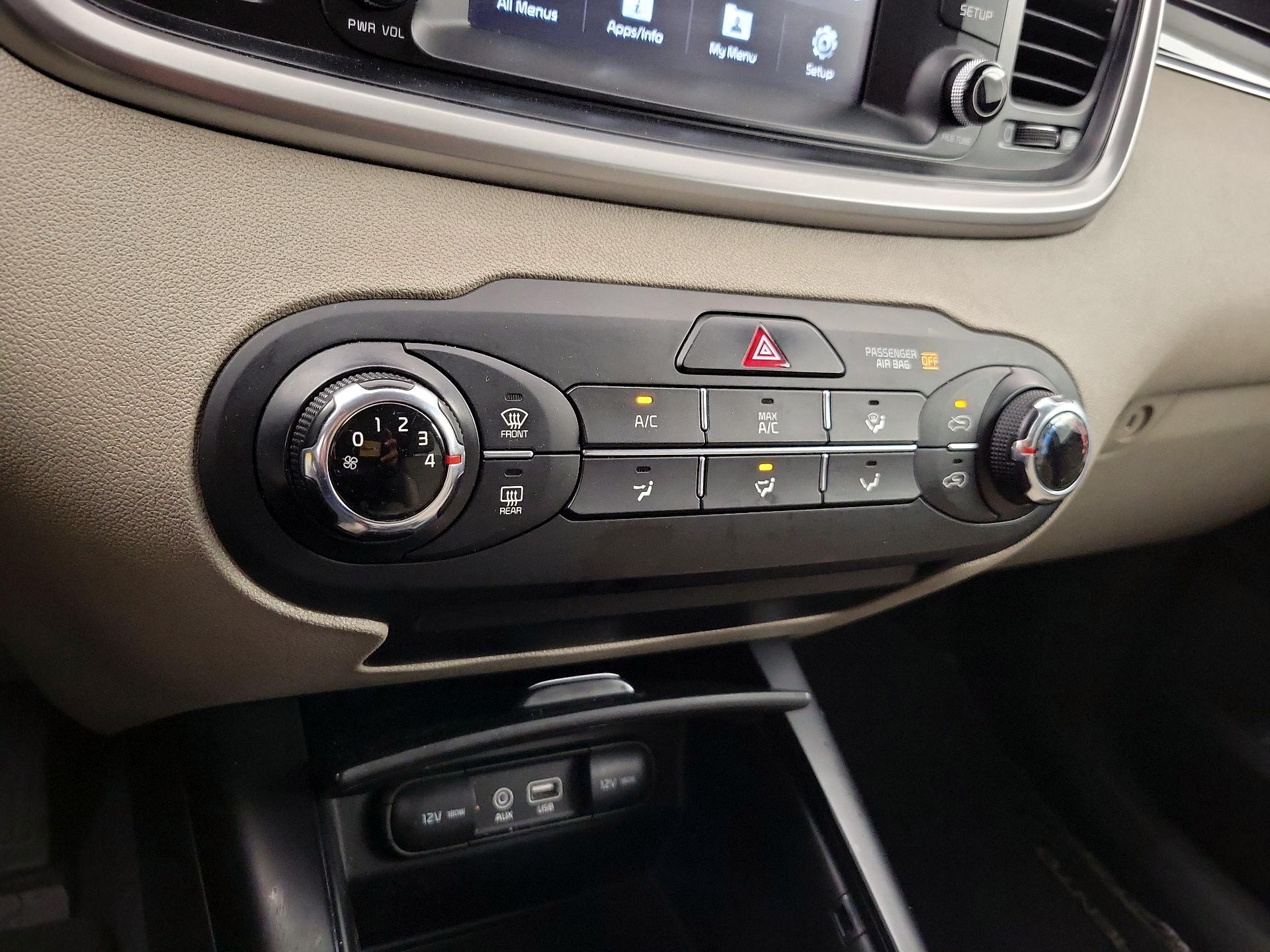 Thumbnail: 2020 Kia Sorento - 16