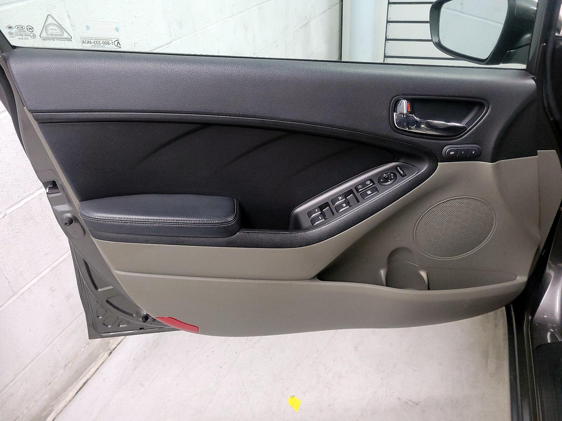 Thumbnail: 2014 Kia Forte - 12