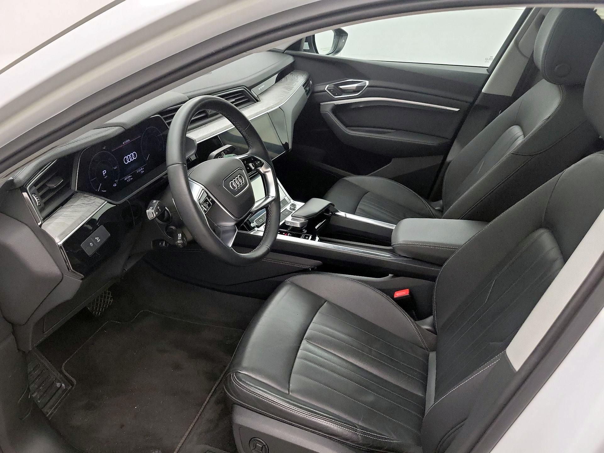 Thumbnail: 2021 Audi e-tron - 11